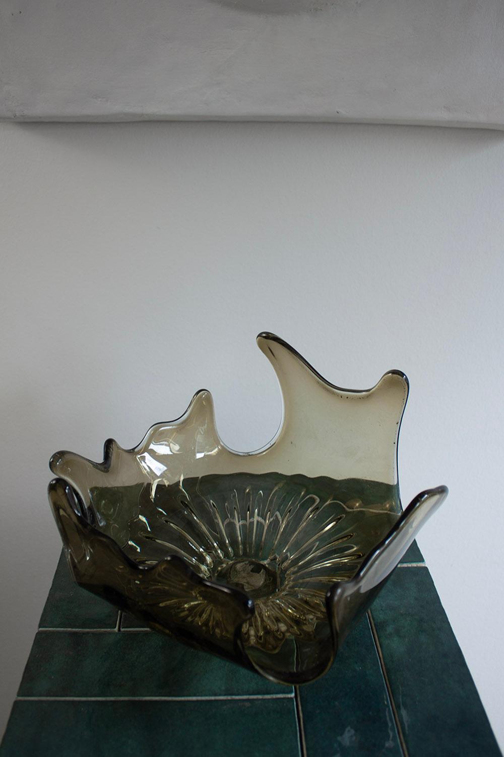 20th Century Murano Light Green Organic Shaped Glass Fruit Bowl For Sale