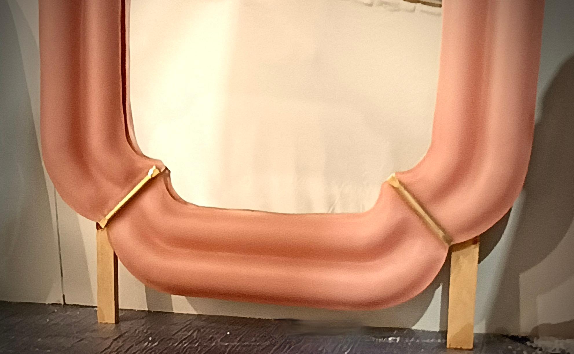 Ottone Specchio da parete con console di Murano in vetro rosa chiaro e ottone, metà del secolo scorso, 2000 in vendita