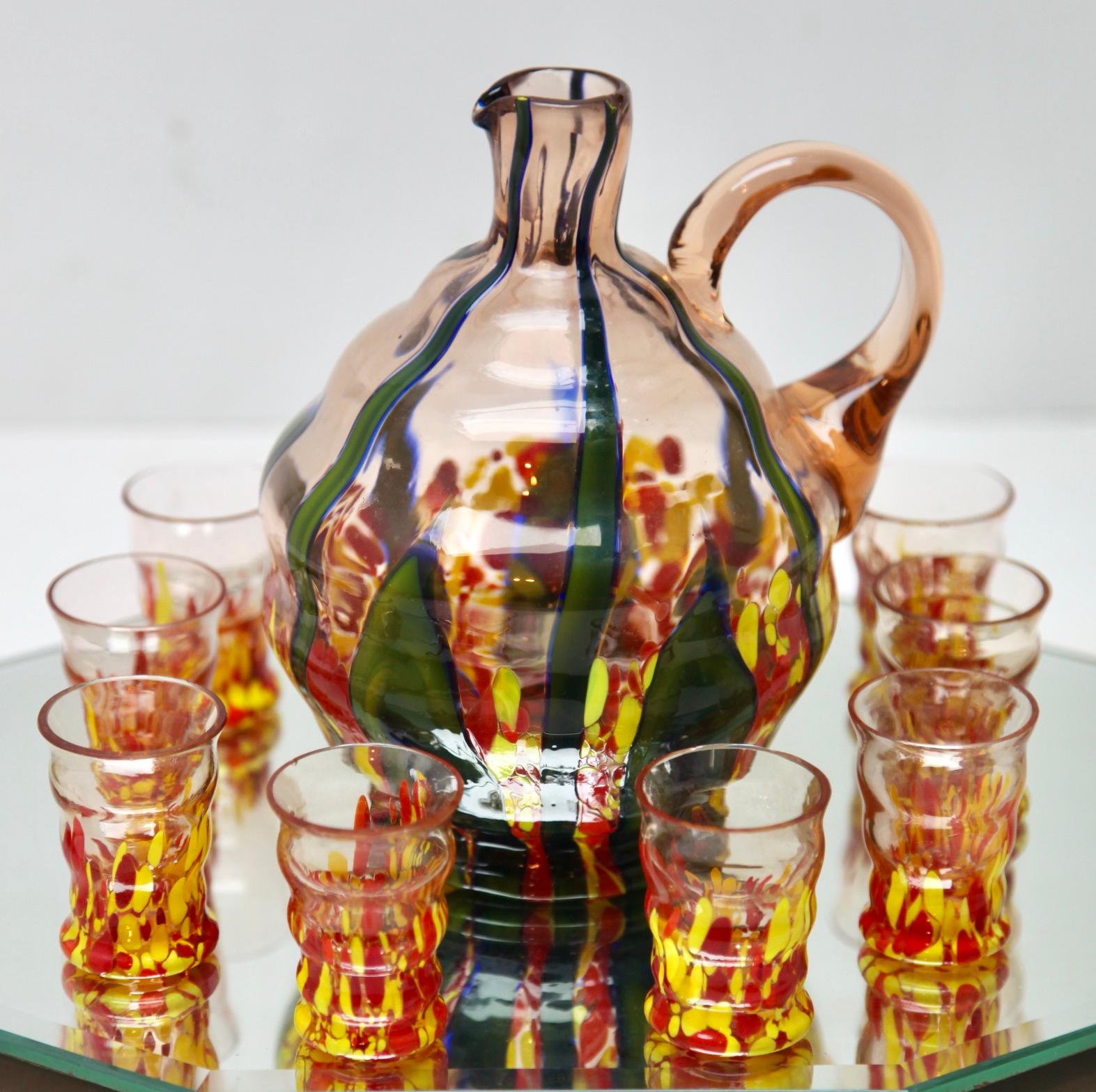 Murano liqueur set 8 shot glasses and decanter, with serving tray, circa 1938
Art Glass Murano Italie
Colored decoration.
Set with a decanter and 8 matching glasses and a serving tray.

Dimensions: decanter
height 17 cm 6.69 inch
width 12 cm