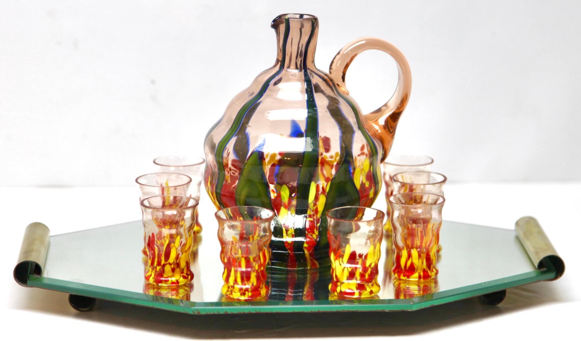 Set aus 8 Shot-Gläsern und Dekanter aus Muranoglas mit Serviertablett, um 1938 (Art déco) im Angebot