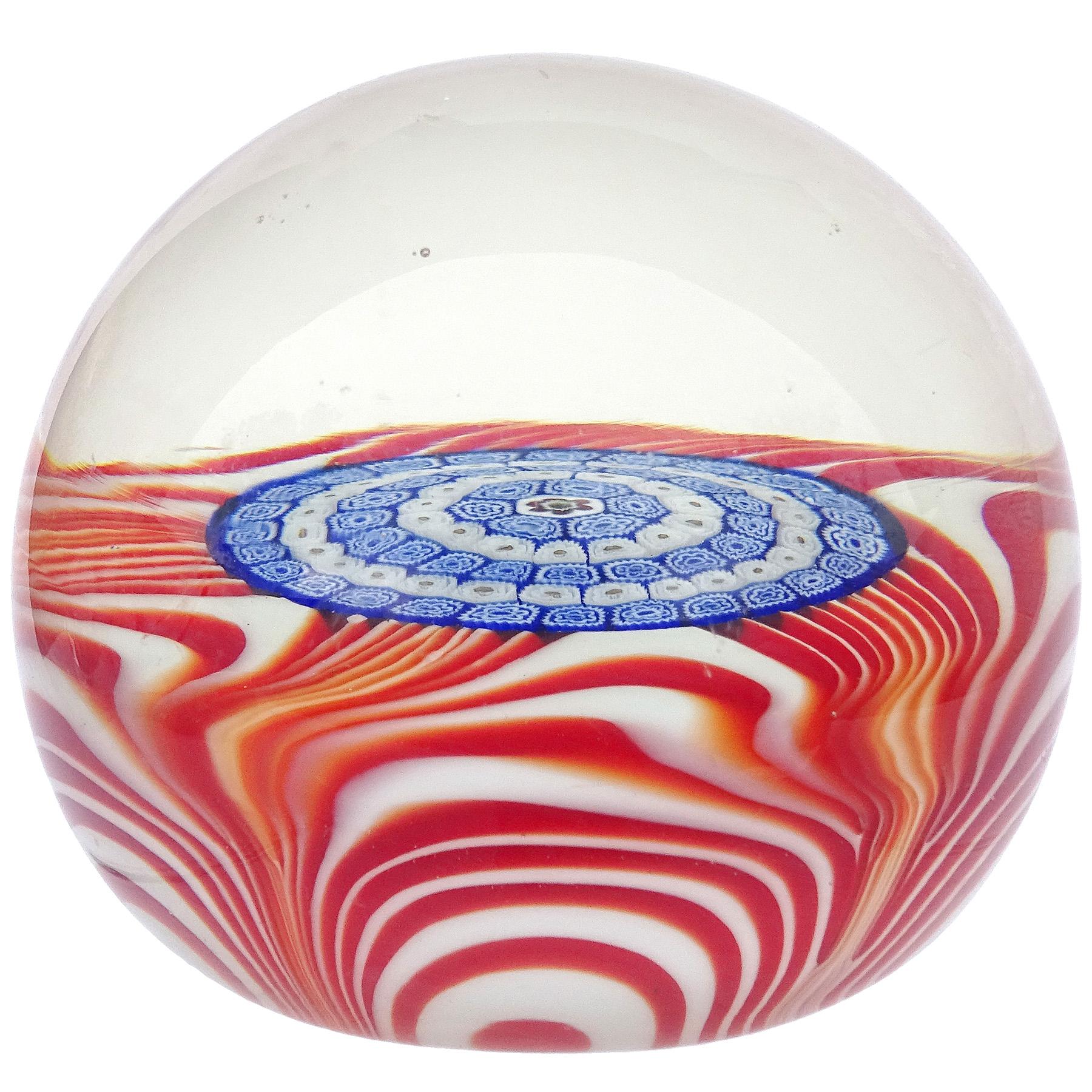Precioso pisapapeles vintage de cristal artístico italiano de Murano soplado a mano, con diseño óptico, mosaico de flores millefiori y diseño 