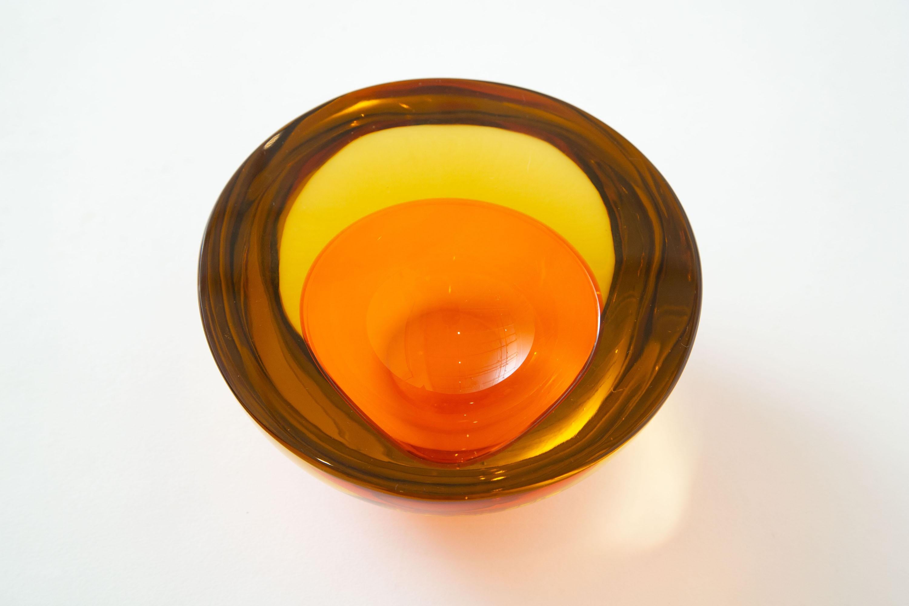 Murano Mandruzzato Orange and Amber Yellow Sommerso Geode Glass Bowl Vintage In Good Condition In North Miami, FL