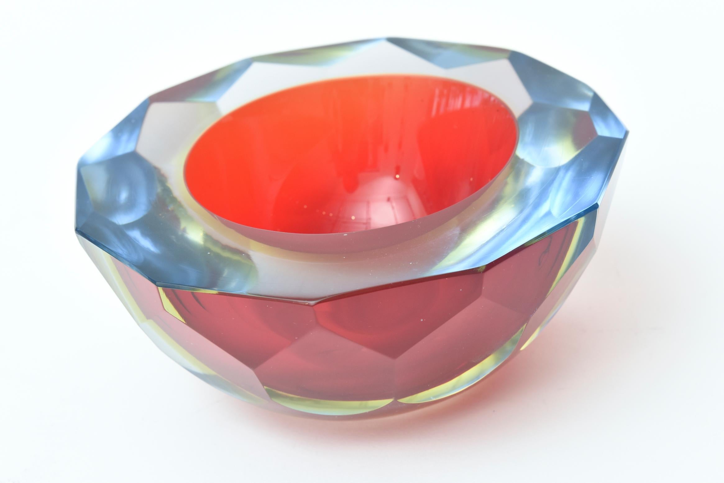 This stellar substantial vintage Italian Murano diamond faceted Sommerso caviar geode bowl has the flat cut polished top. It is the work of Alessandro Mandruzzato from the 1970s. It is red, light blue and a hint of yellow at the top and bottom. This