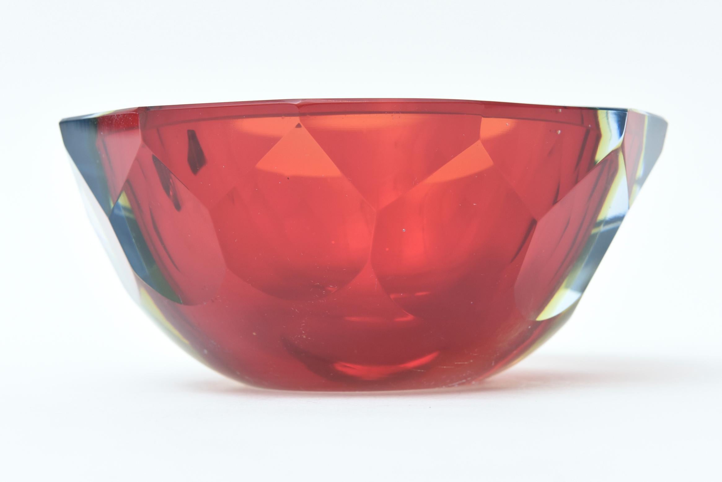 Murano Mandruzzato Vintage Red, Blue Sommerso Diamond Faceted Geode Glass Bowl In Good Condition For Sale In North Miami, FL