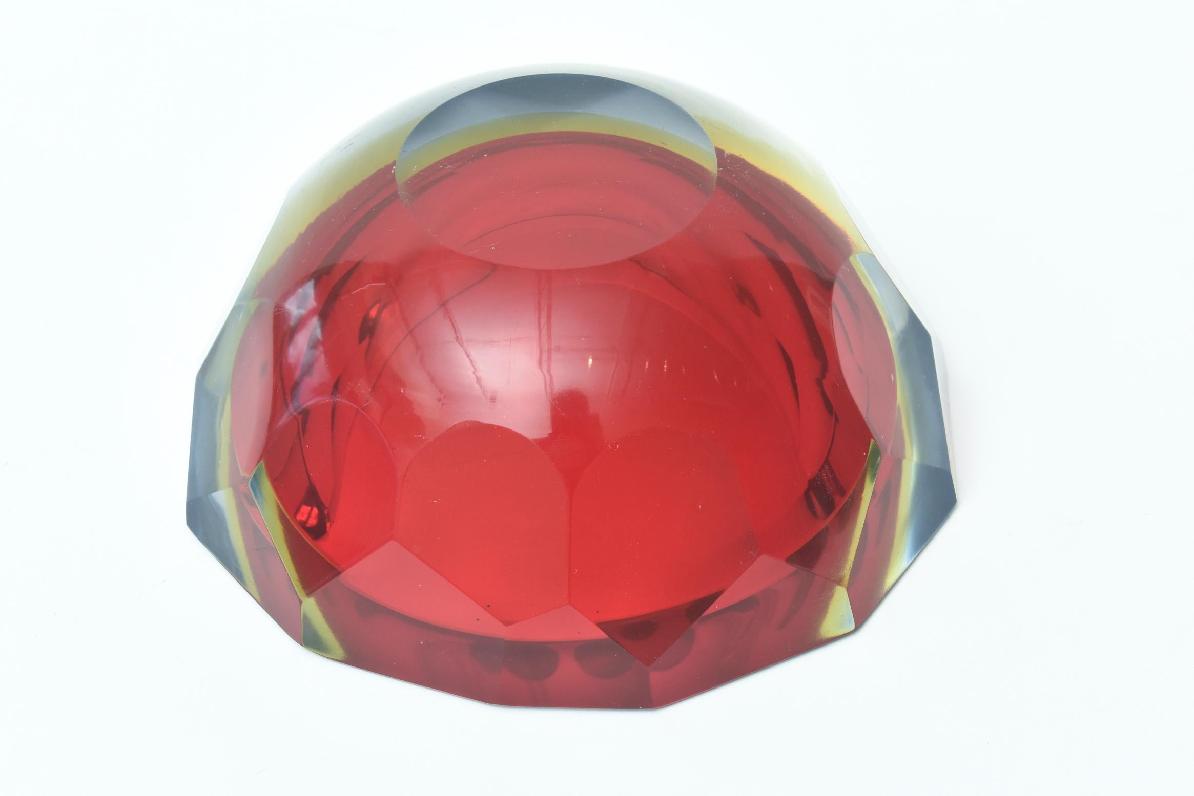 Bol en verre géodique à facettes Murano Mandruzzato Red:: Blue Sommerso Diamond Vintage en vente 2