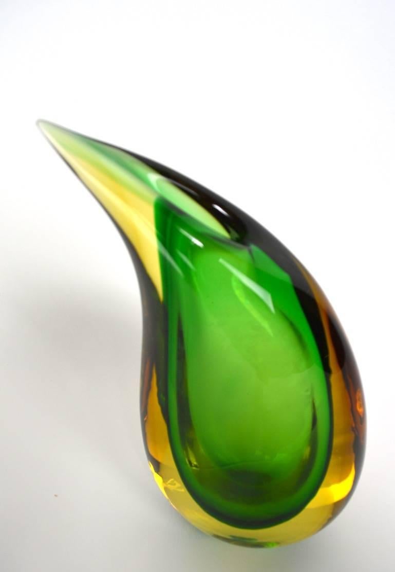 Stylish and chic decorative vase by Mandruzzato, in the Sommerso technique with green interior and yellow outer layer.
Free of any damage, clean and ready to enjoy.
 