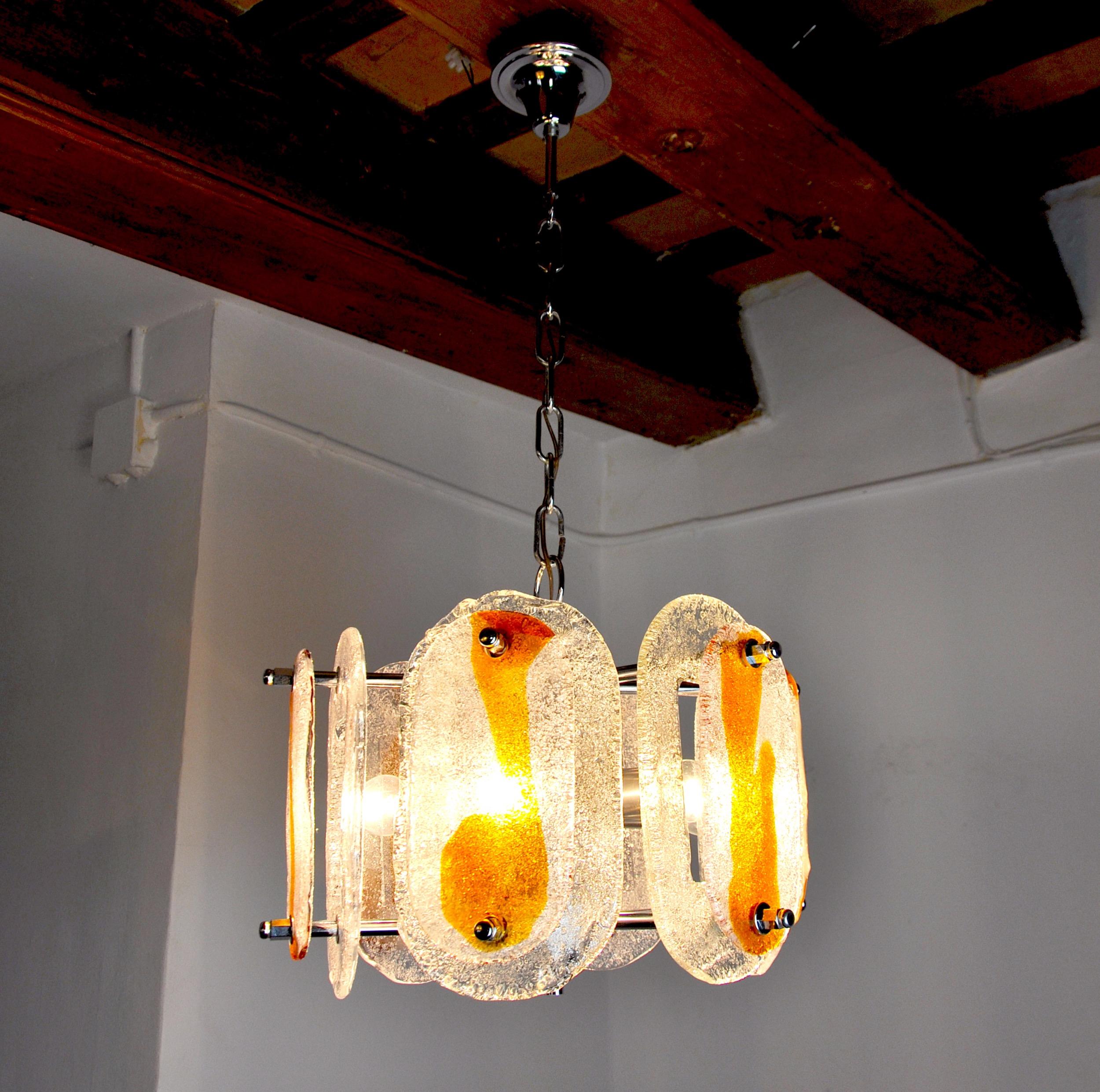 Superb and rare chandelier designed and produced by murano mazzega in italy in the 1970s.orange frosted murano crystals distributed on a chromed metal structure.

Rare design object that will illuminate your interior perfectly.

Electricity