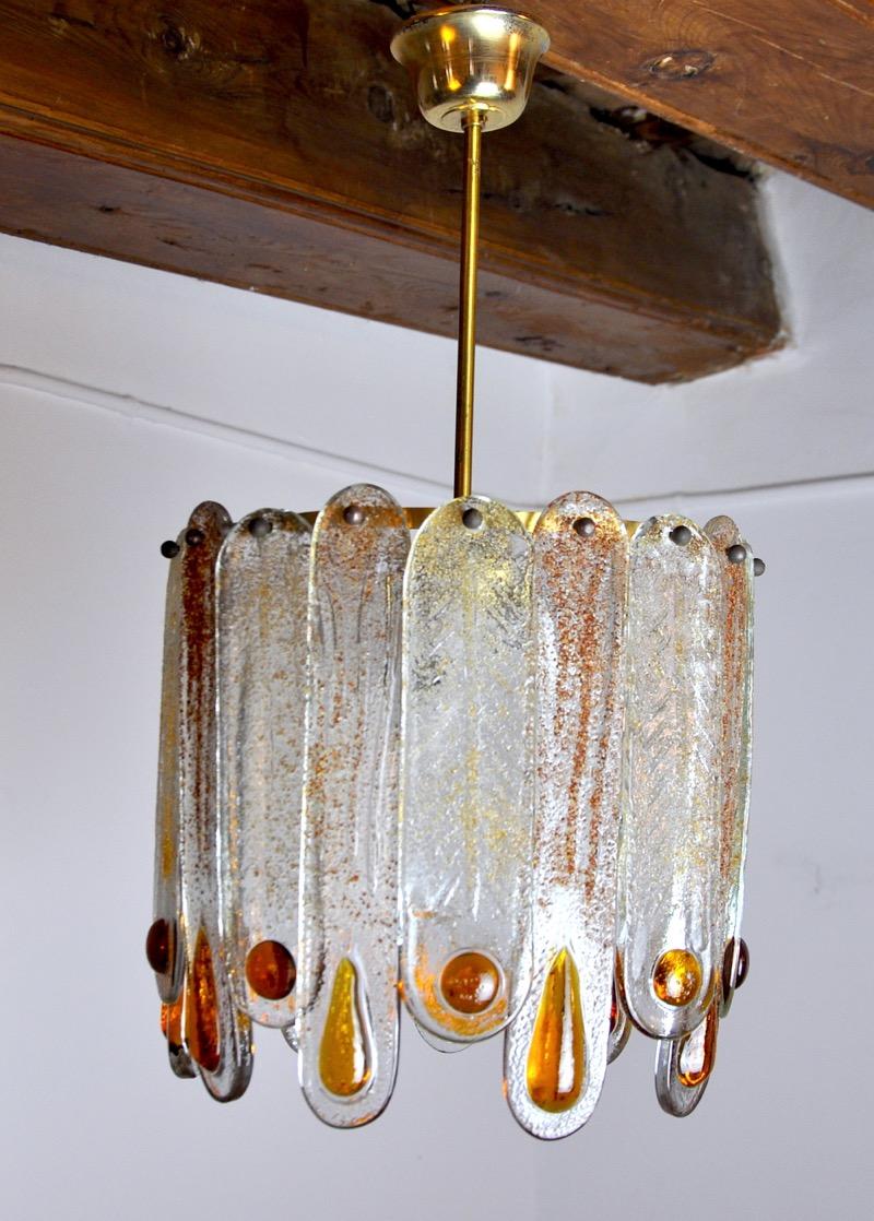 Superb and rare murano mazzega glass chandelier designed and produced in italy in the 1960s. Rare design object that will illuminate your interior wonderfully. Electricity checked, very good state of conservation consistent with the age of the