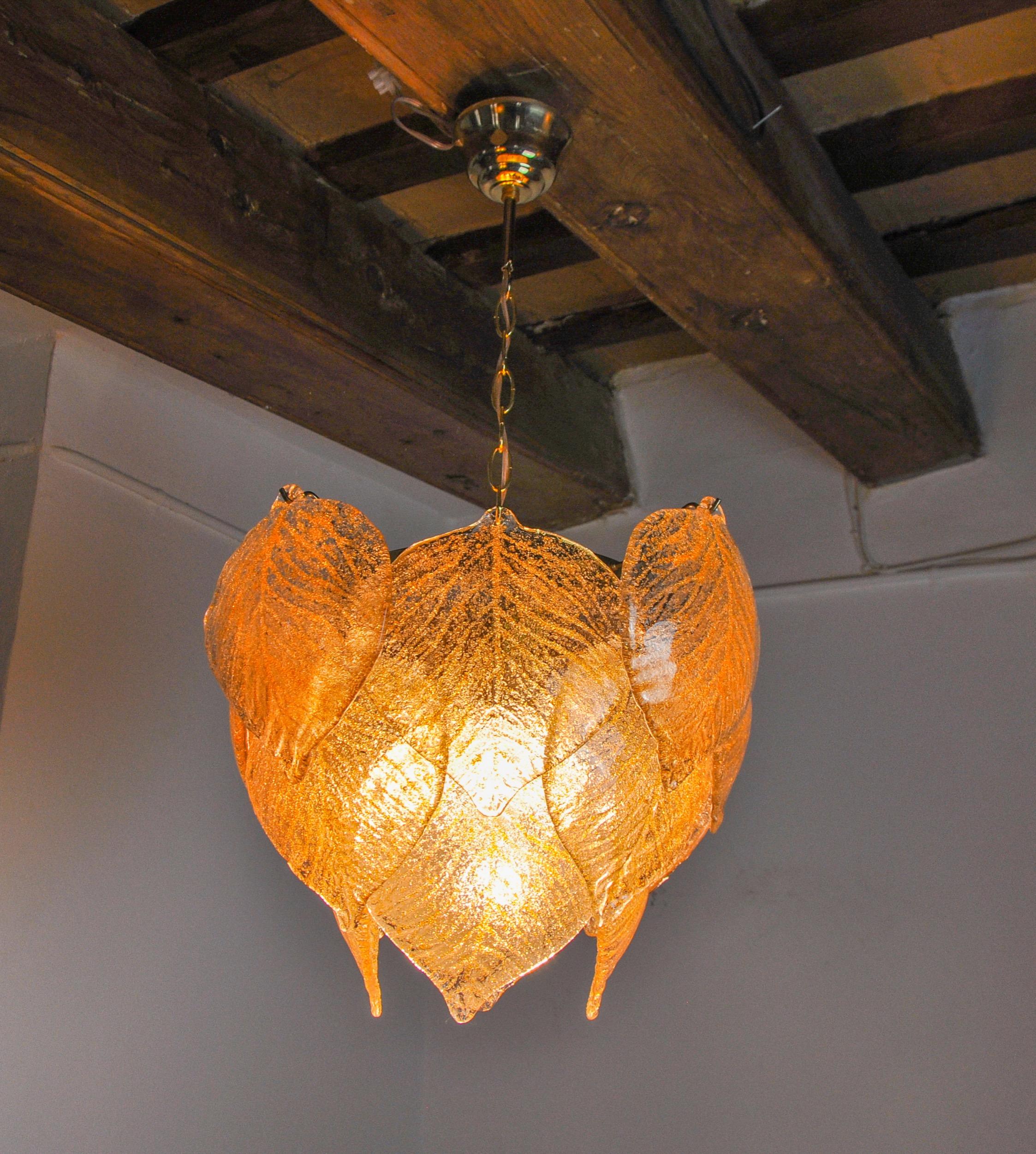 Murano Mazzega leaf chandelier, gold frosted glass, Italy 1970 In Good Condition For Sale In BARCELONA, ES