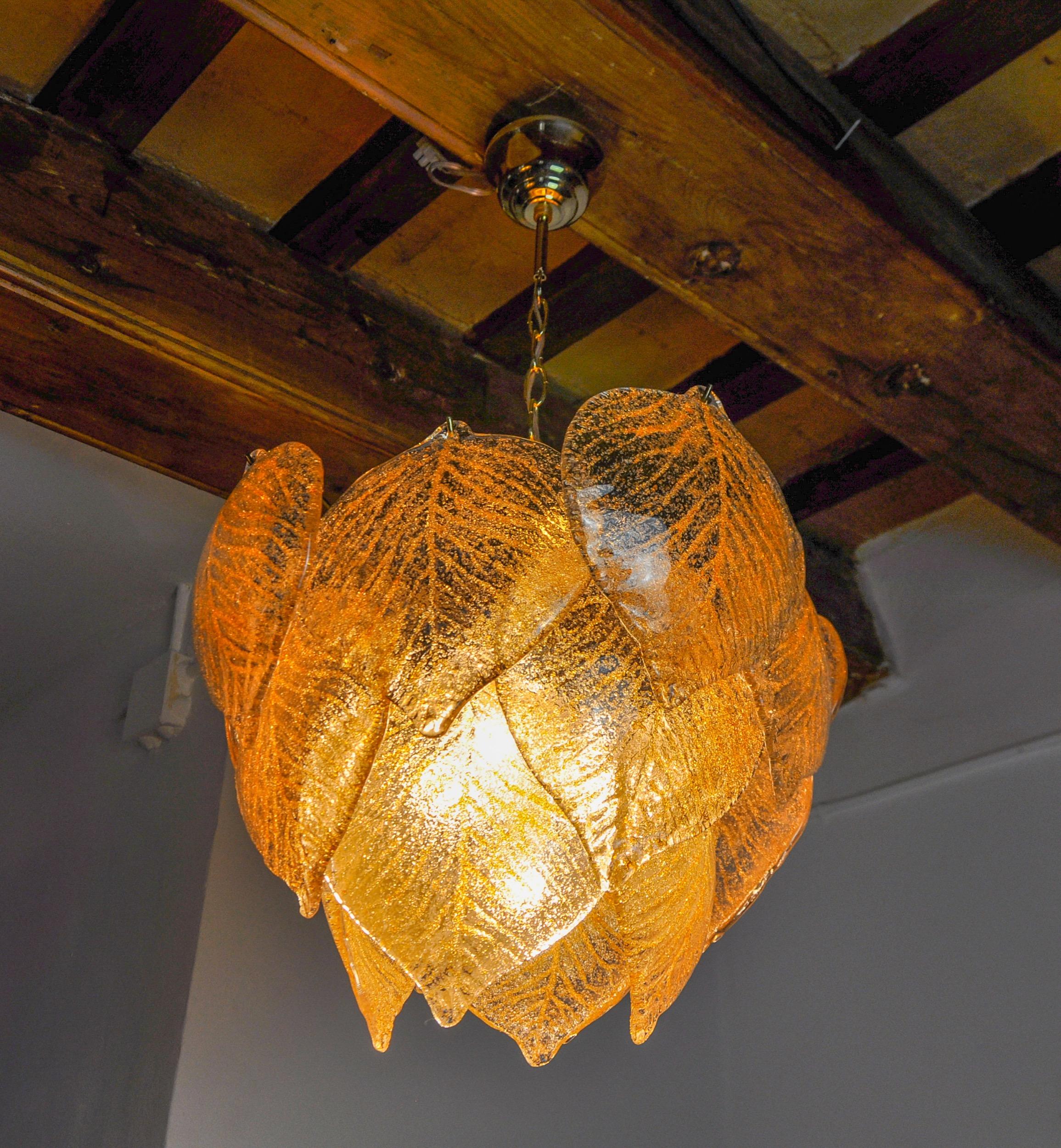 Late 20th Century Murano Mazzega leaf chandelier, gold frosted glass, Italy 1970 For Sale