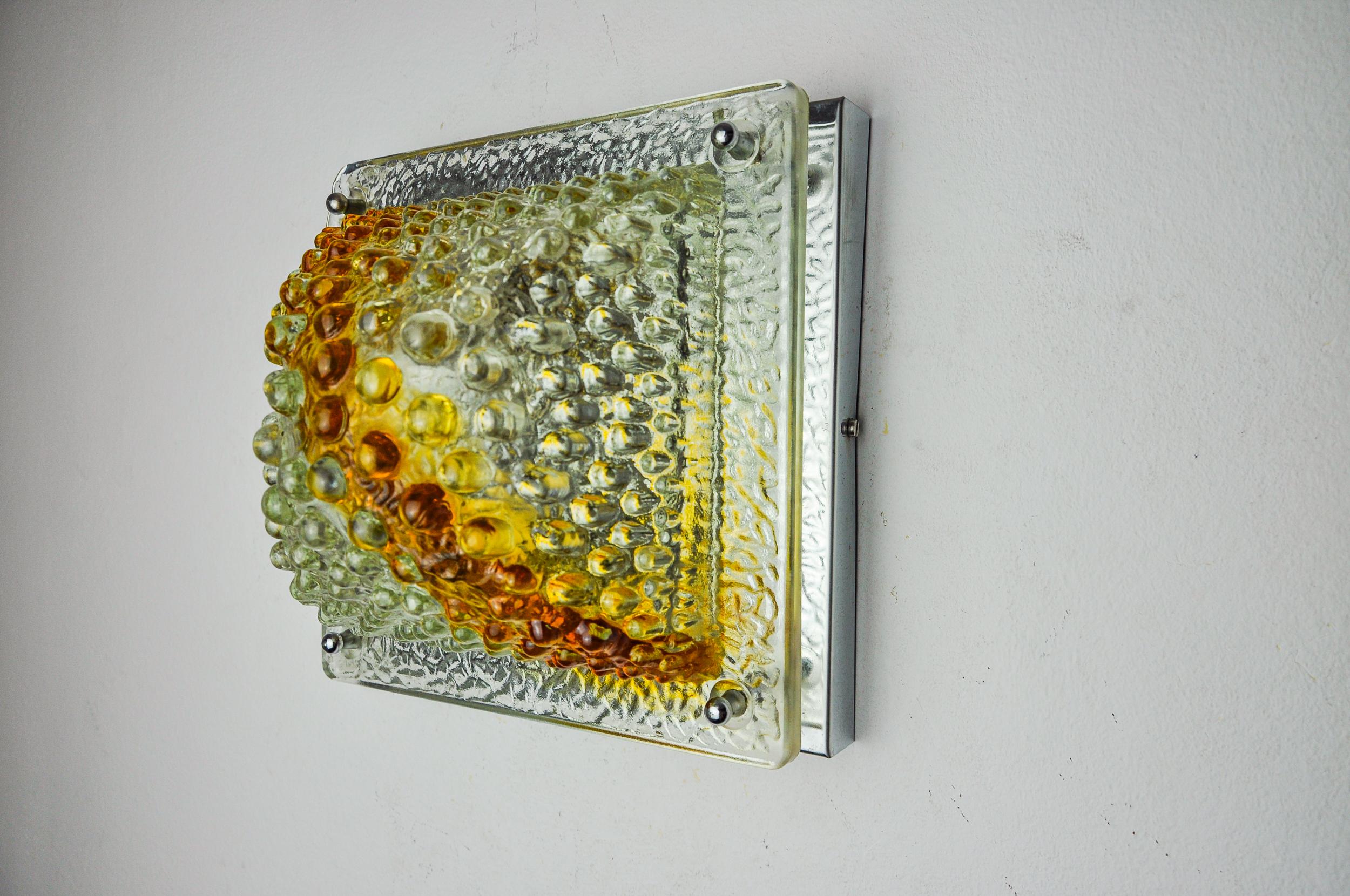 Hollywood Regency Lampada da parete arancione Mazzega Murano, effetto ghiacciolo, Italia, 1970 in vendita