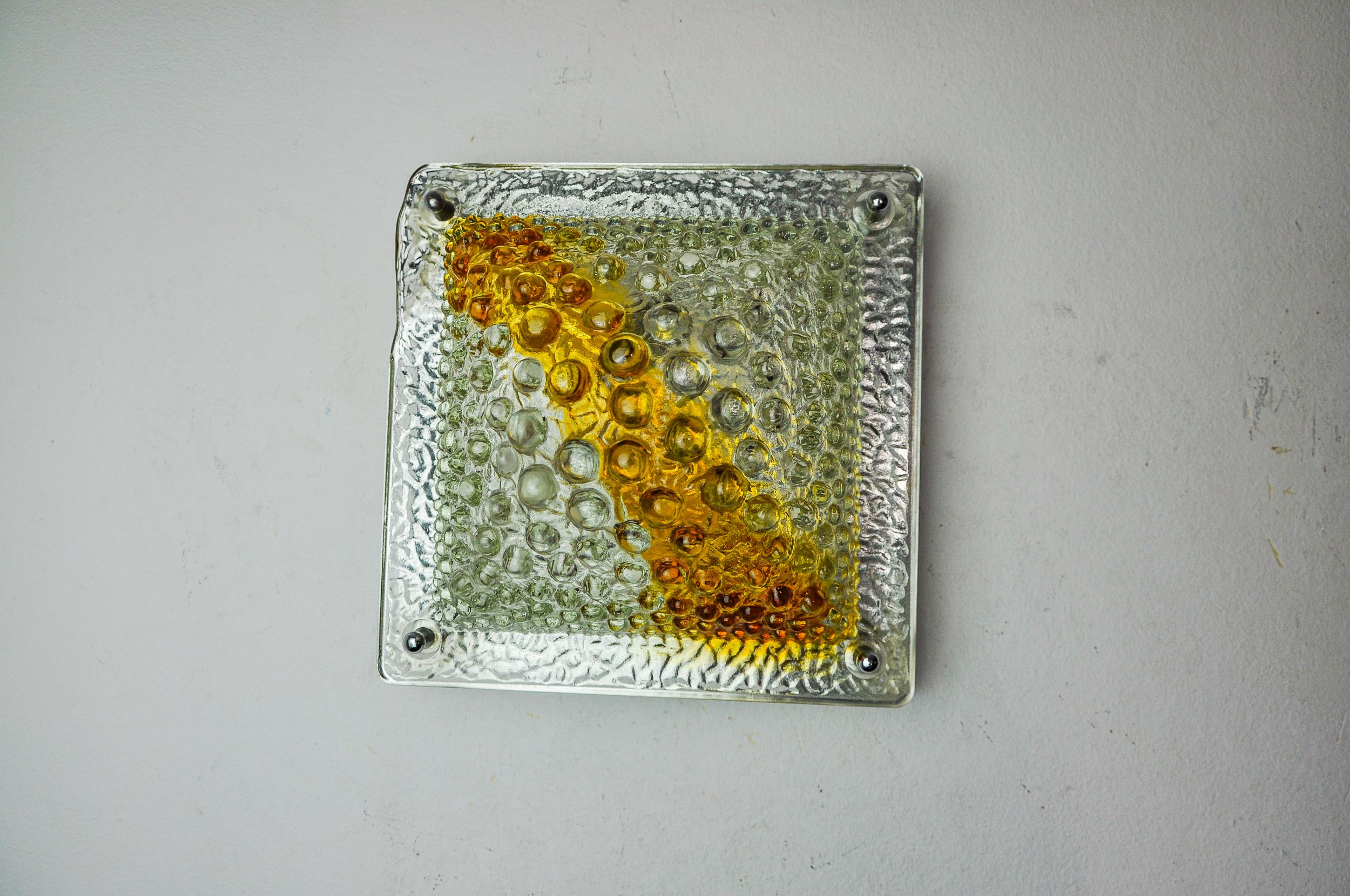 Italiano Lampada da parete arancione Mazzega Murano, effetto ghiacciolo, Italia, 1970 in vendita