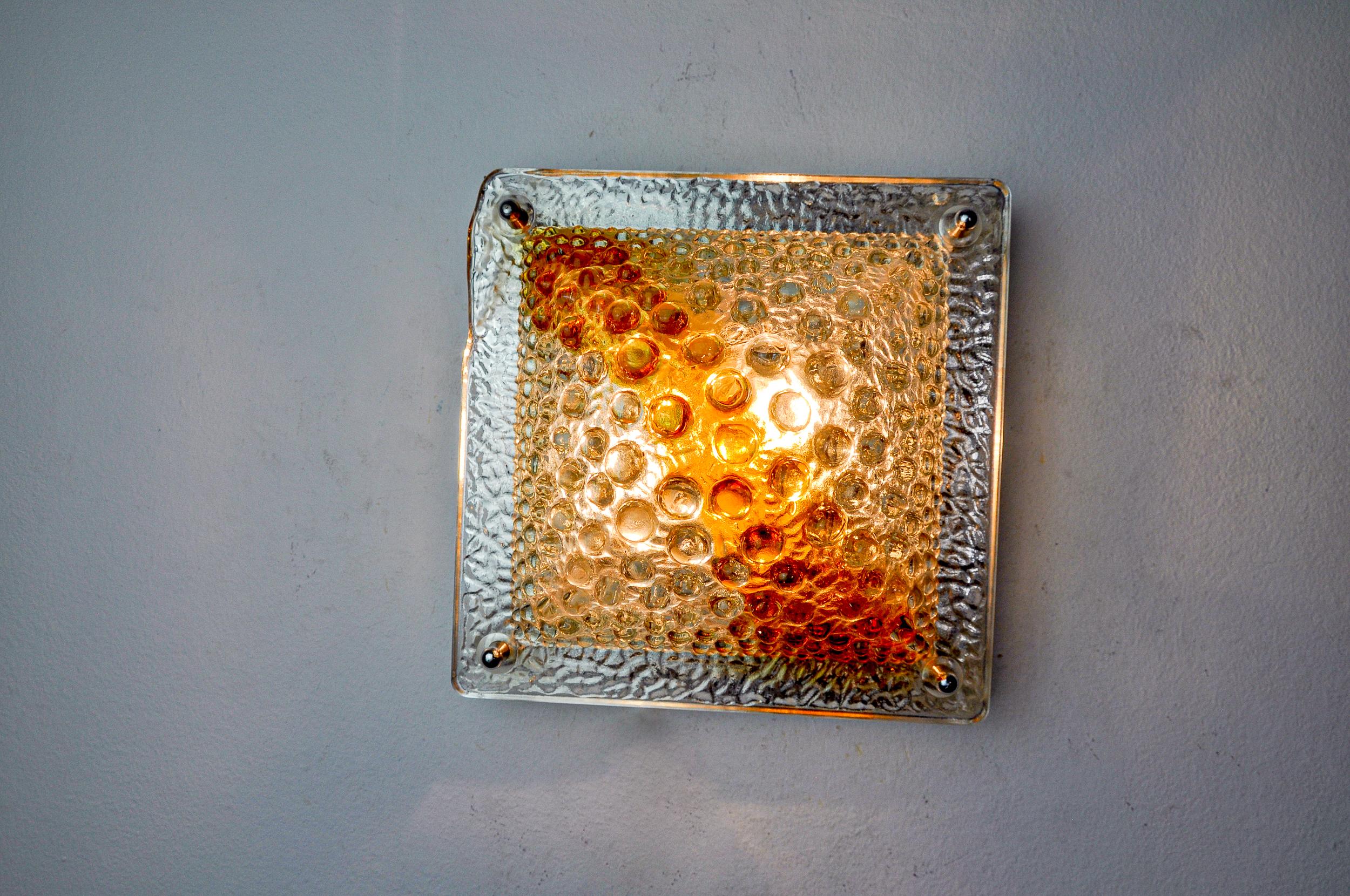 Lampada da parete arancione Mazzega Murano, effetto ghiacciolo, Italia, 1970 In condizioni buone in vendita a BARCELONA, ES