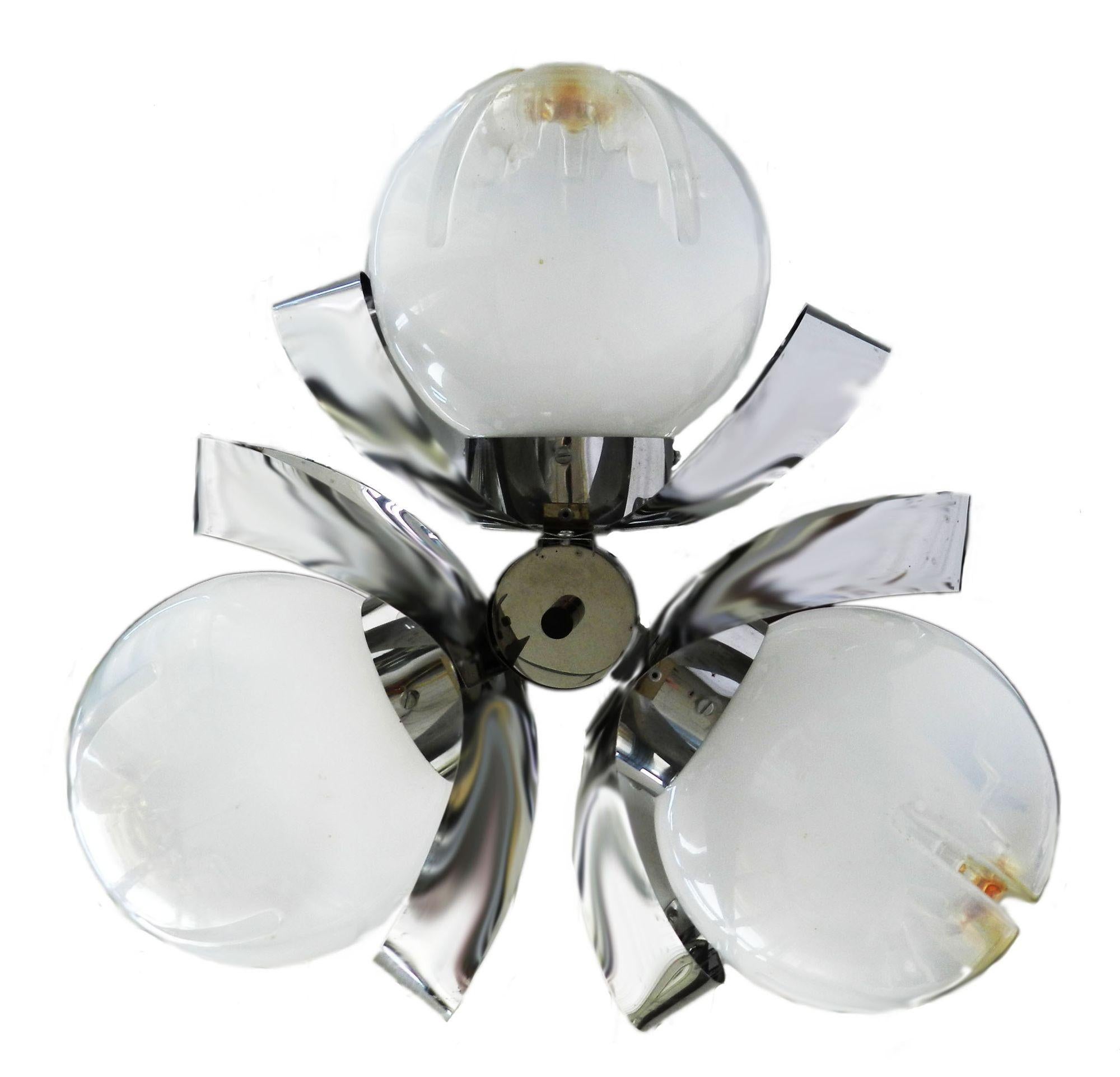 Mazzega Murano Pendant Light 3 Shades Sci Fi, circa 1970
Revised and restored to its Vintage Glory
This will be re-wired for US standards or EU & UK standards.