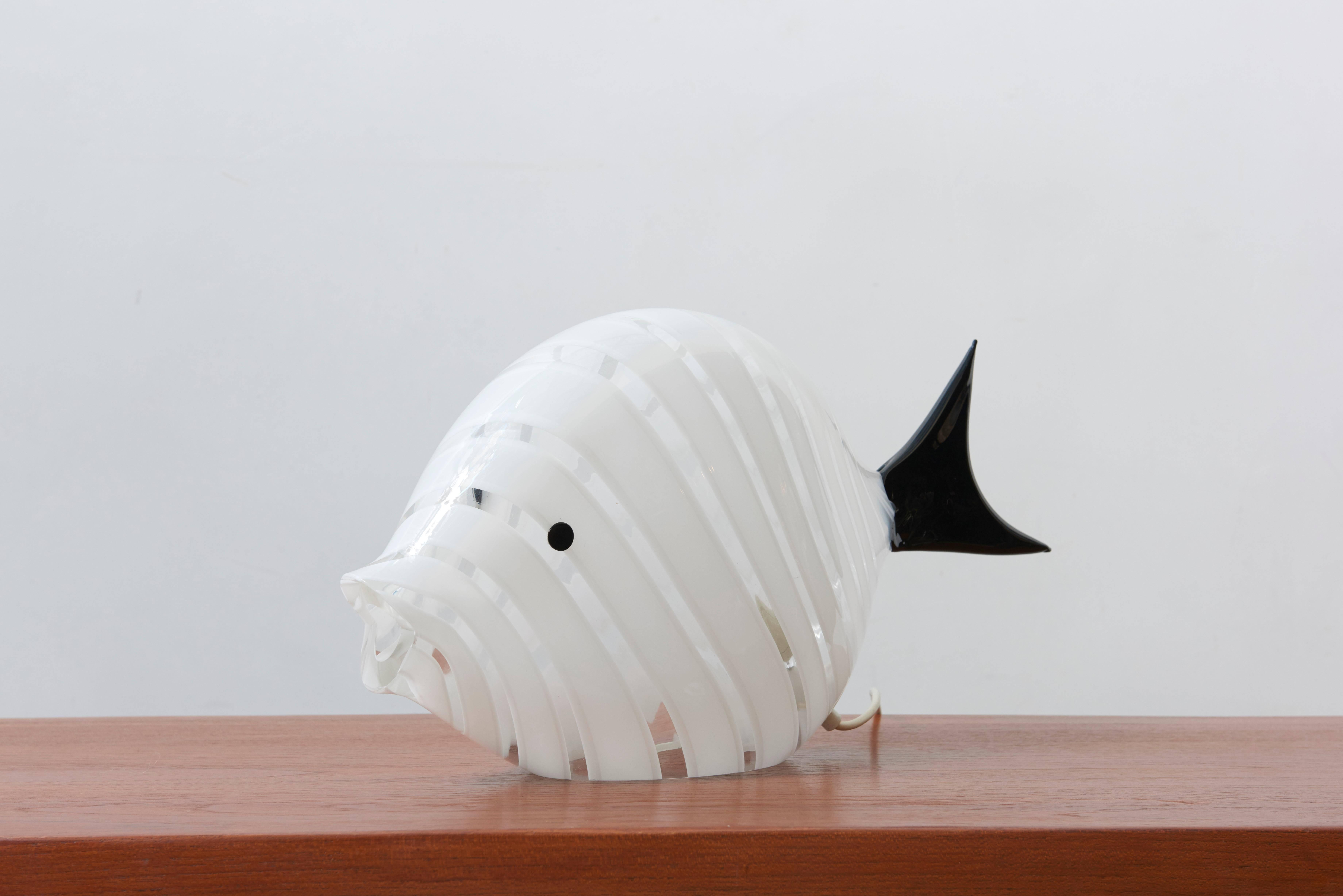 Beautifully lifesize black and white mouth-blown glass fish table lamp designed by Vistosi, 1970s.
 