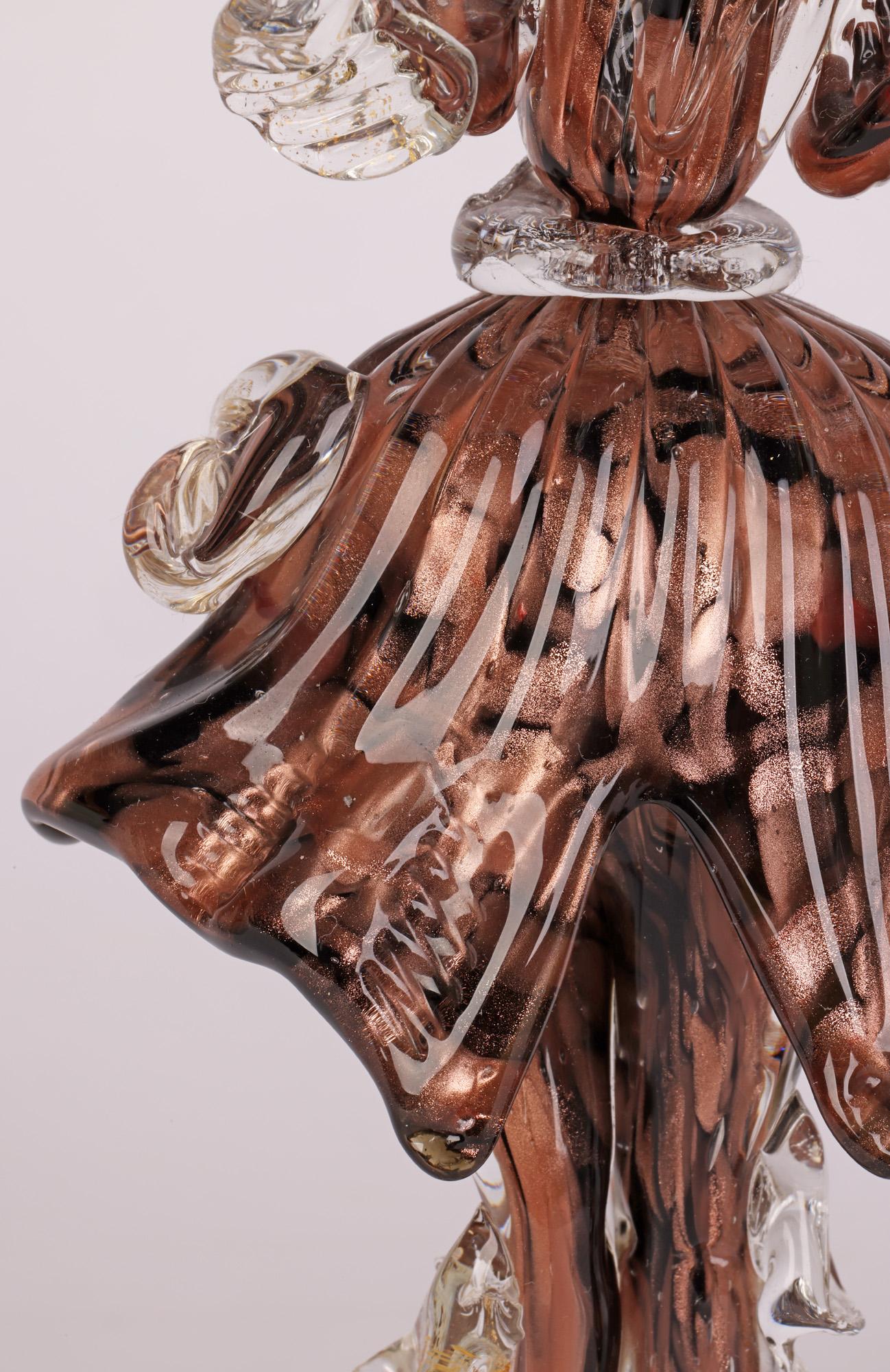 Murano Mid Century Coppia di figure in vetro artistico incassate in rame avventurina in vendita 3