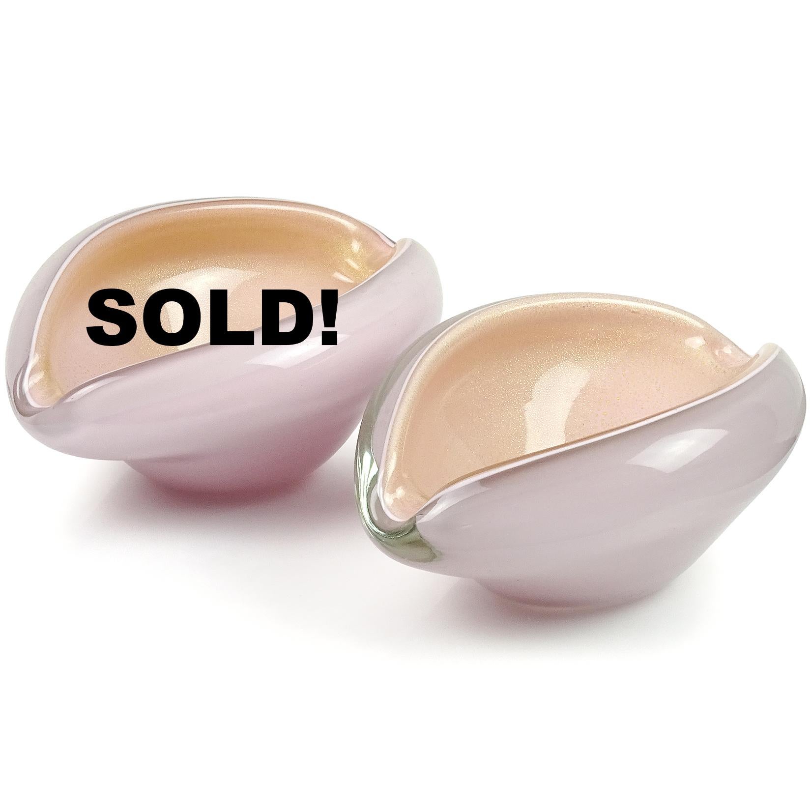Murano Midcentury Pink Gold Flecks Italian Art Glass Seashell Clam Shaped Bowl In Good Condition For Sale In Kissimmee, FL