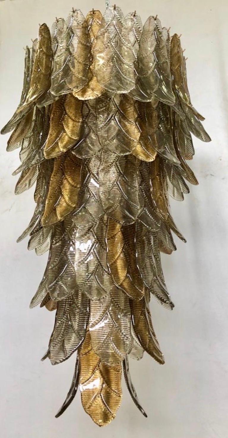 Lampadari e pendenti italiani rotondi in vetro di Murano color oro e fumé, 2020 In condizioni buone in vendita a Rome, IT