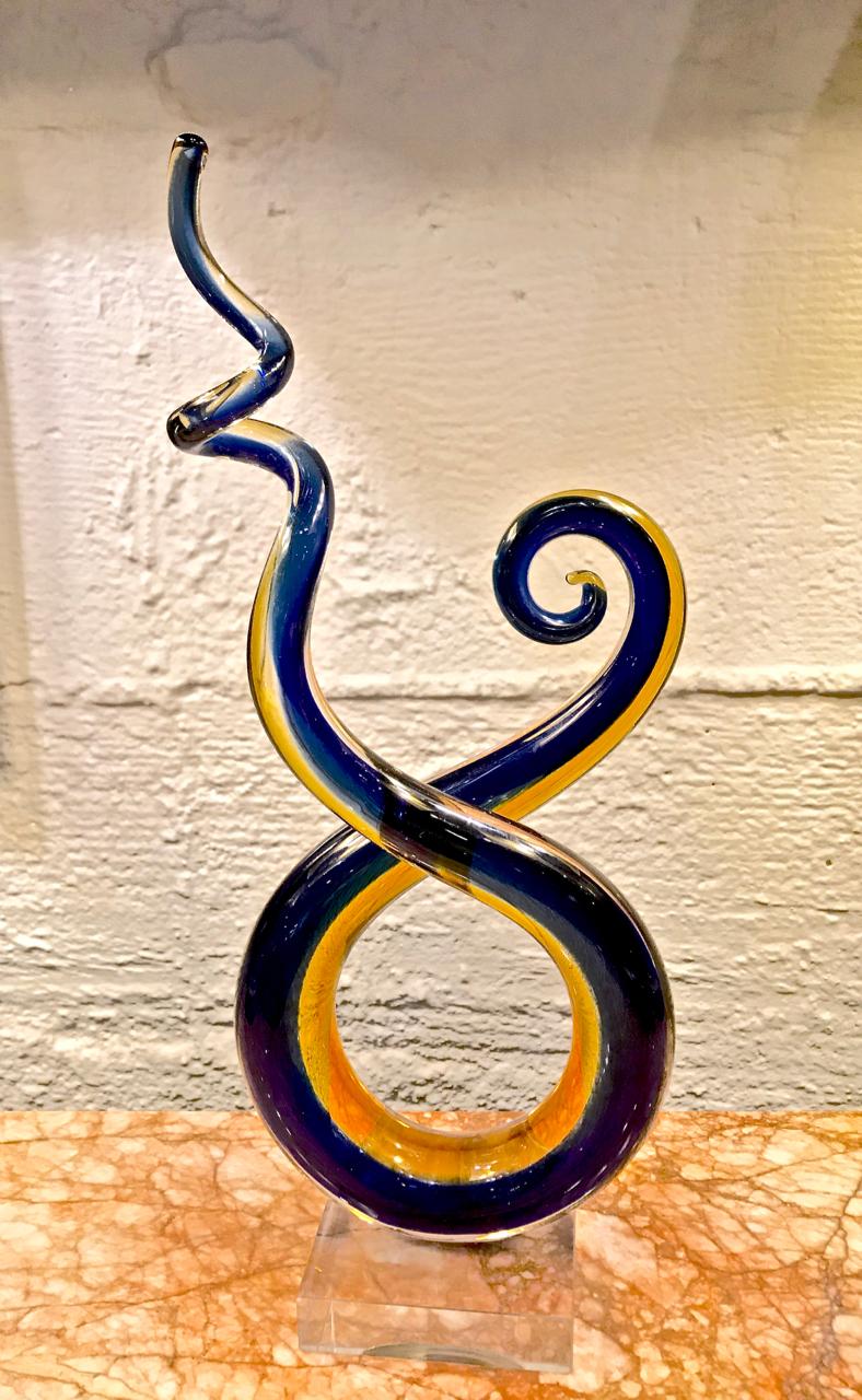 This is a charming Murano mouth blown sculpture in the 