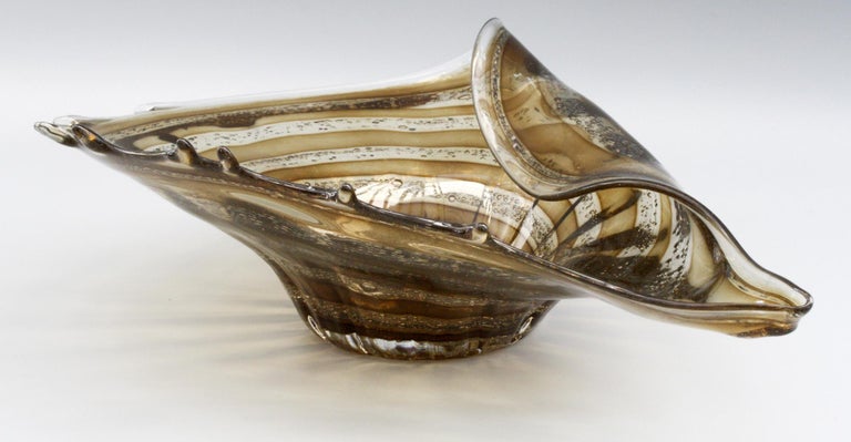 Murano Midcentury Shell Shaped Folded Art Glass Bowl with Inclusions For Sale 5