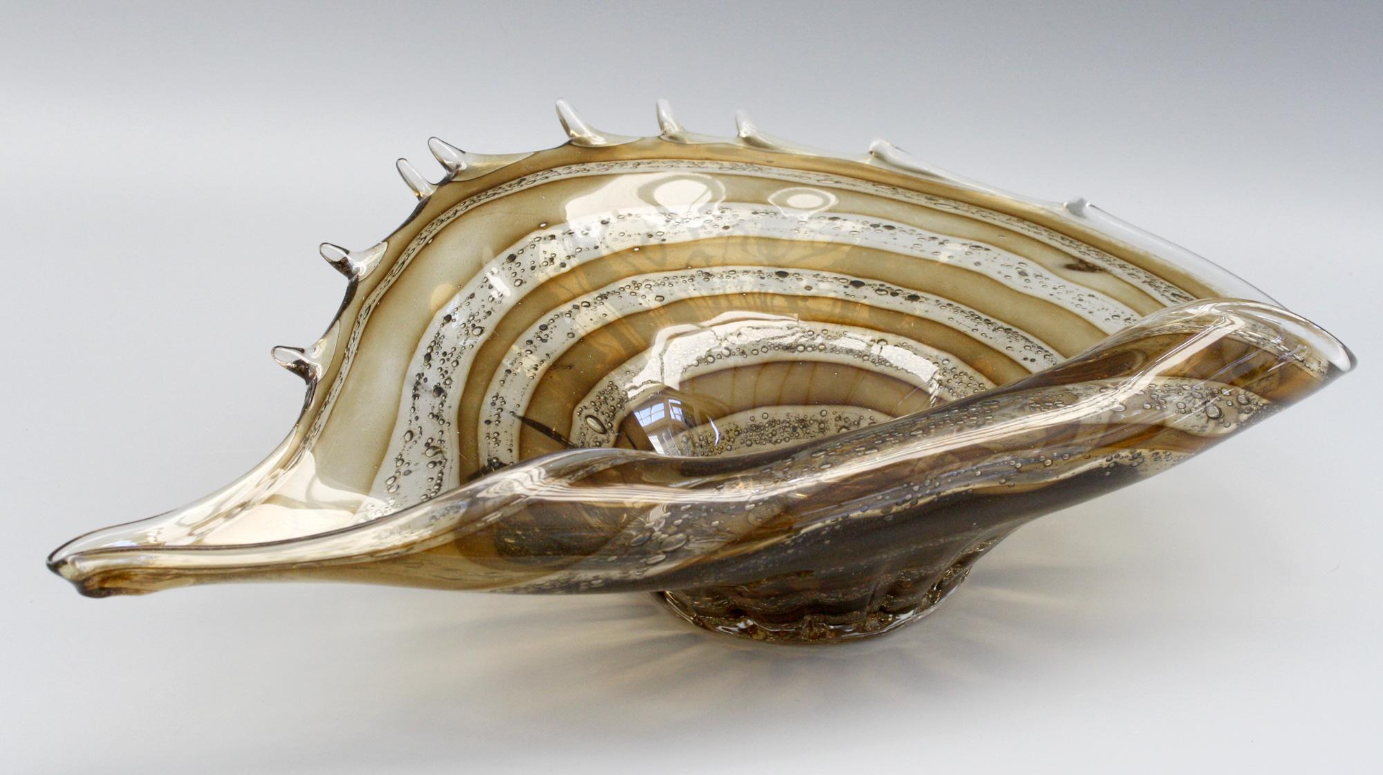 Murano Midcentury Shell Shaped Folded Art Glass Bowl with Inclusions In Good Condition In Bishop's Stortford, Hertfordshire