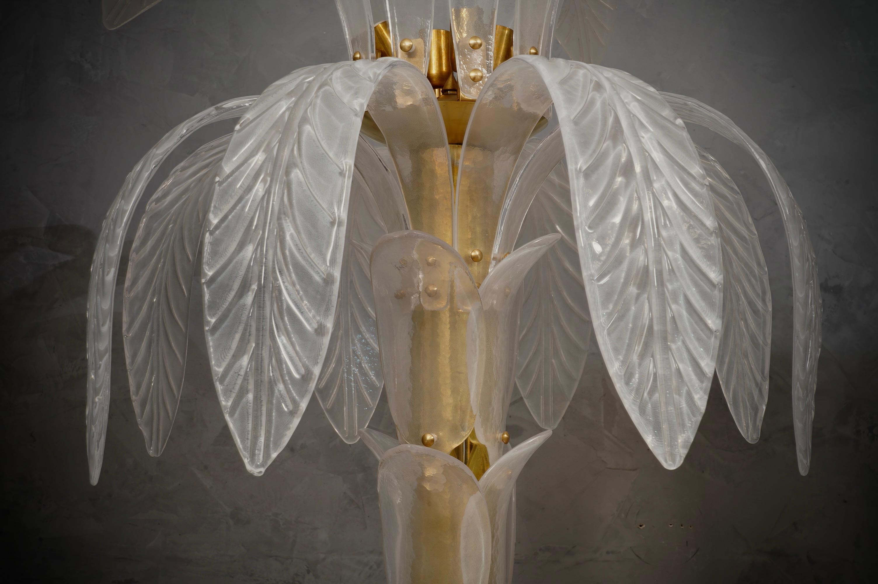 Lámpara de pie de cristal y latón de Murano de mediados de siglo, 1980 finales del siglo XX en venta