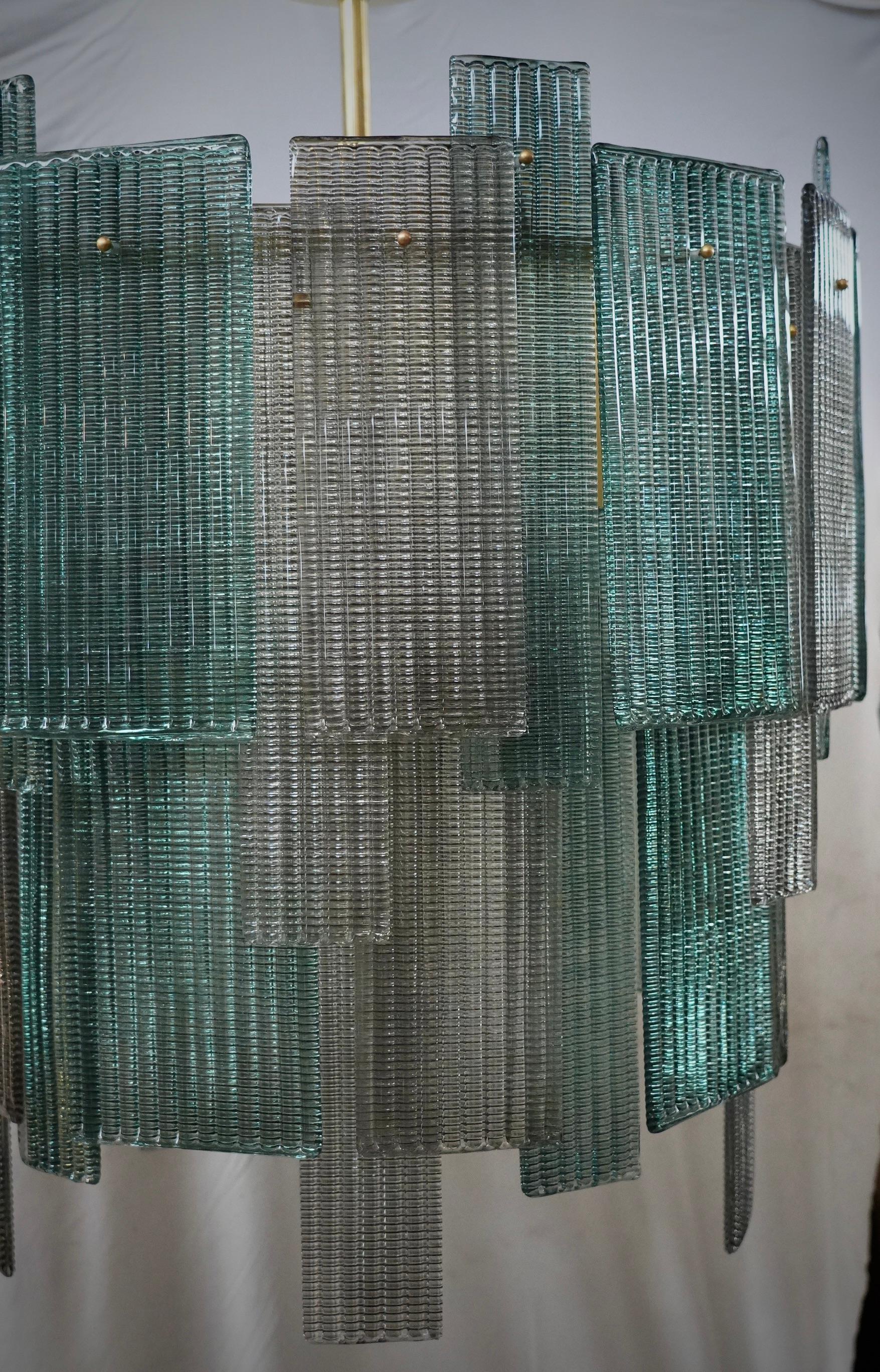 Italiano Lampadari e pendenti rotondi in vetro artistico di Murano del Medioevo, Greene & Greene, 2020 in vendita