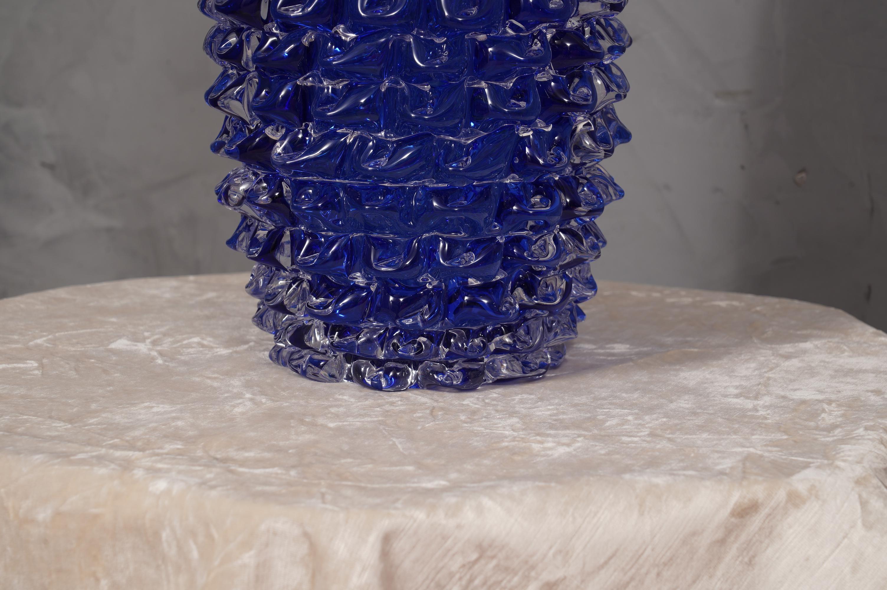 Runde blaue italienische Murano-Vase aus der Mitte des Jahrhunderts, 1970 (Ende des 20. Jahrhunderts) im Angebot