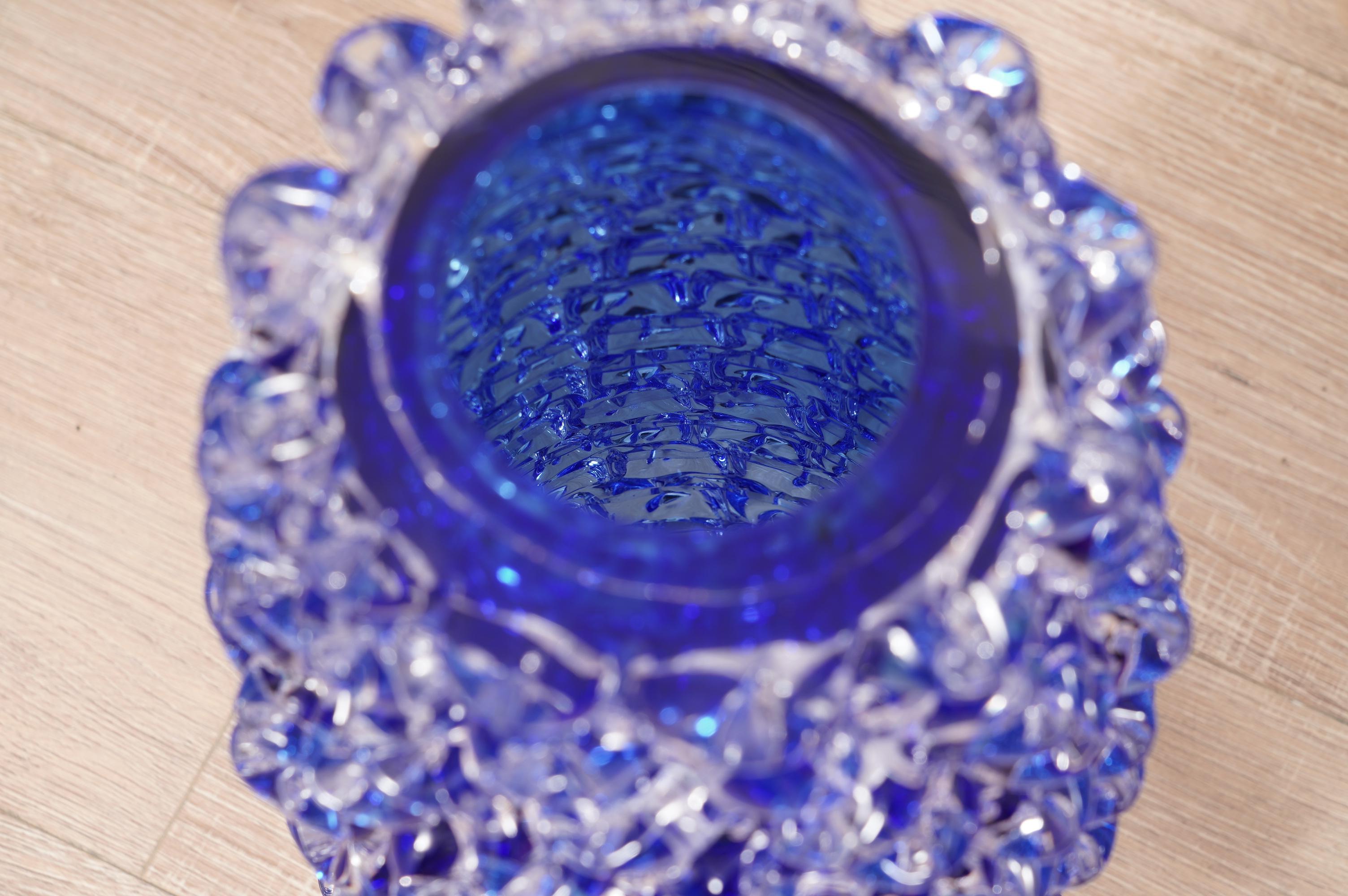 Runde blaue italienische Murano-Vase aus der Mitte des Jahrhunderts, 1970 (Muranoglas) im Angebot
