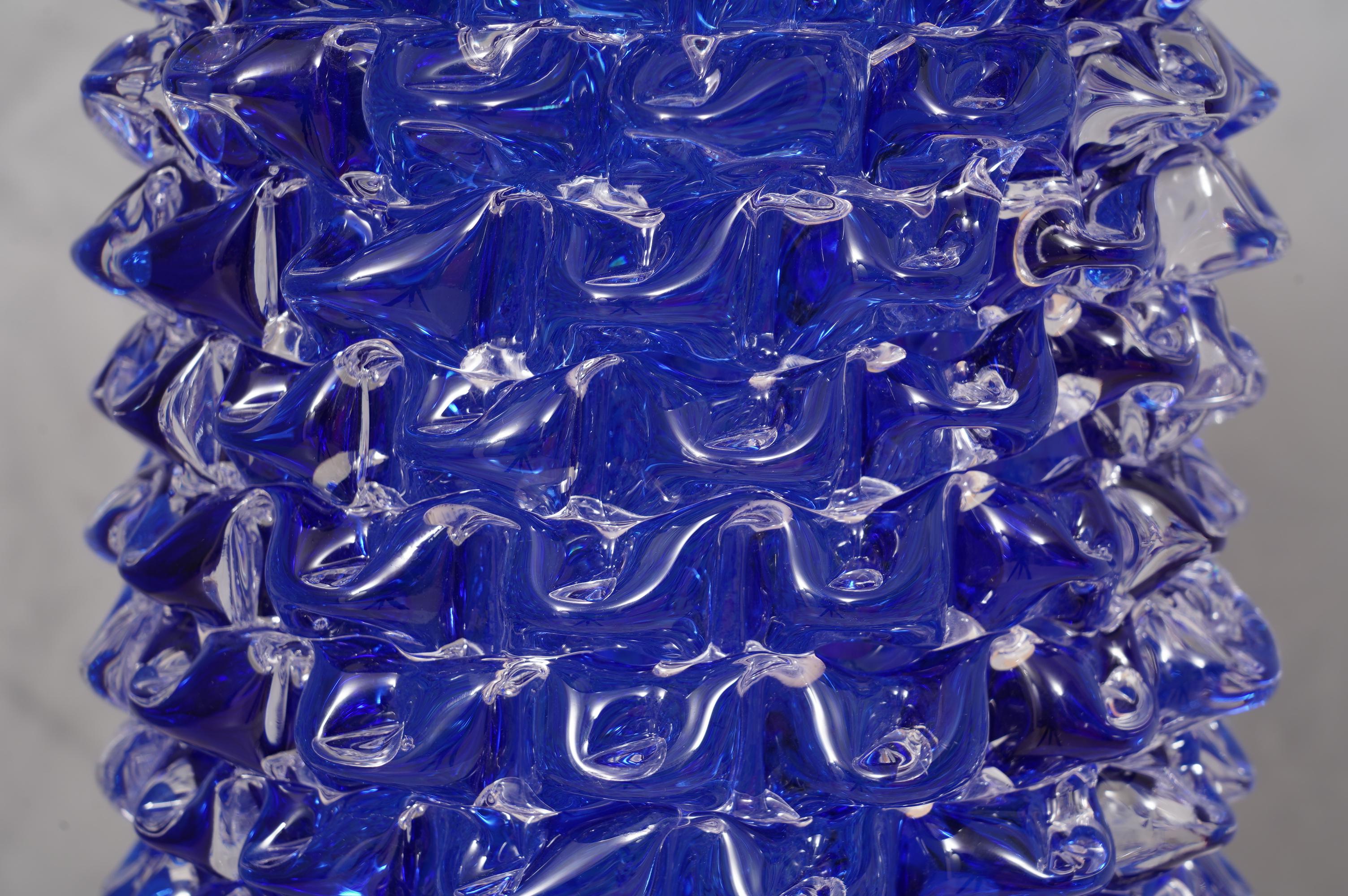 Runde blaue italienische Murano-Vase aus der Mitte des Jahrhunderts, 1970 im Angebot 1