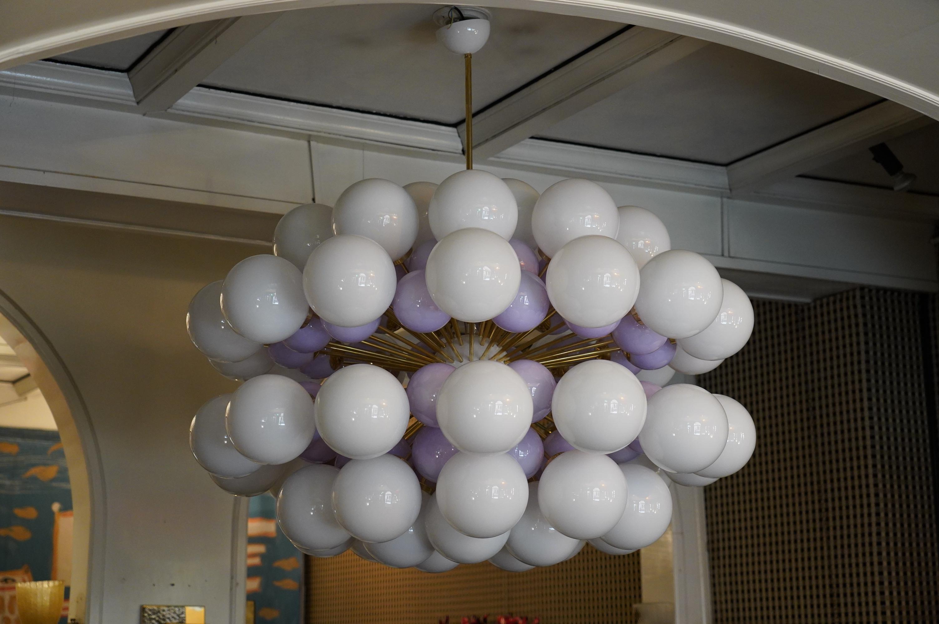Murano Midcentury Spherical White and Lilac Glass and Brass Chandelier, 1990 6