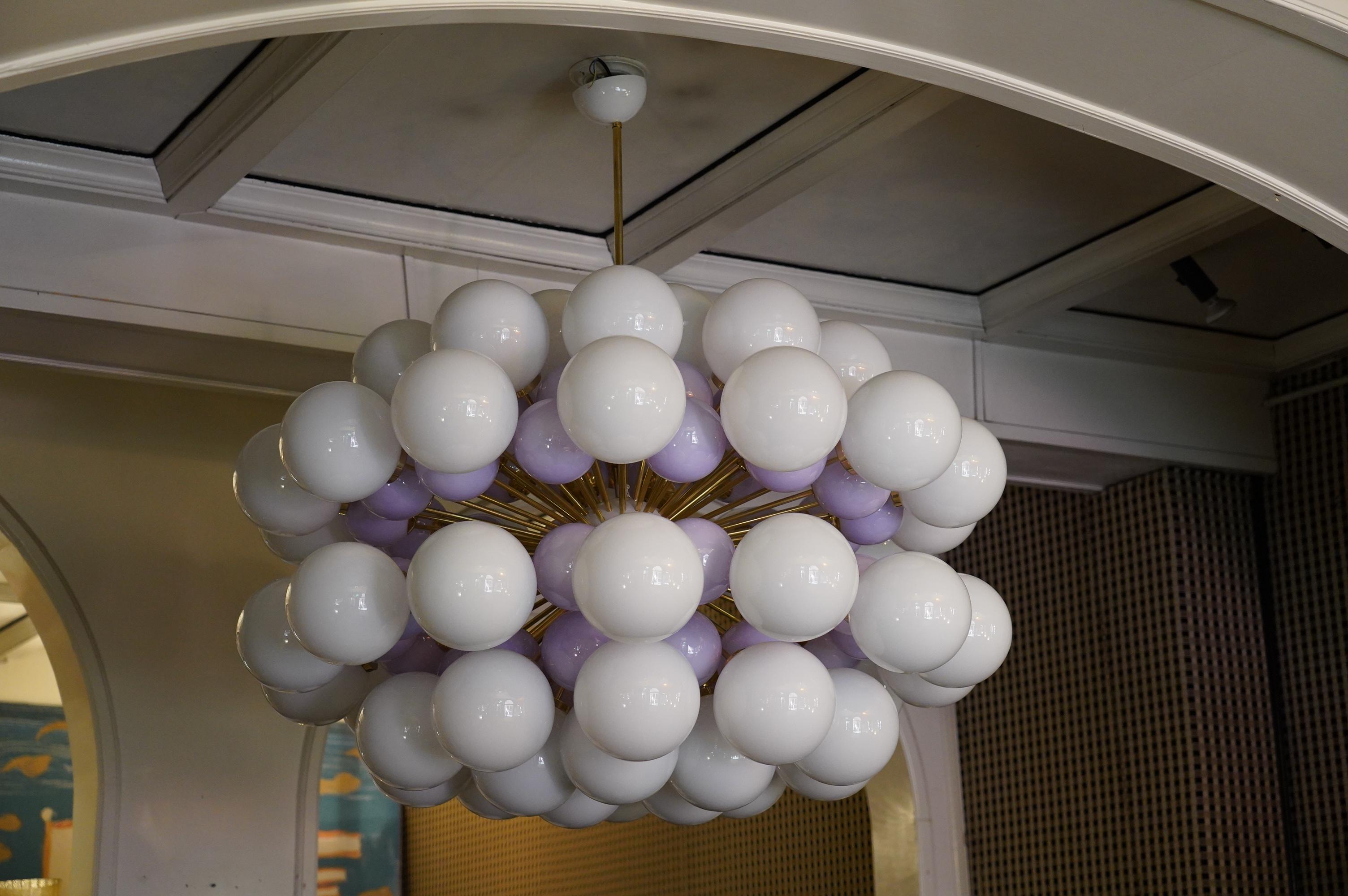 Italian Murano Midcentury Spherical White and Lilac Glass and Brass Chandelier, 1990