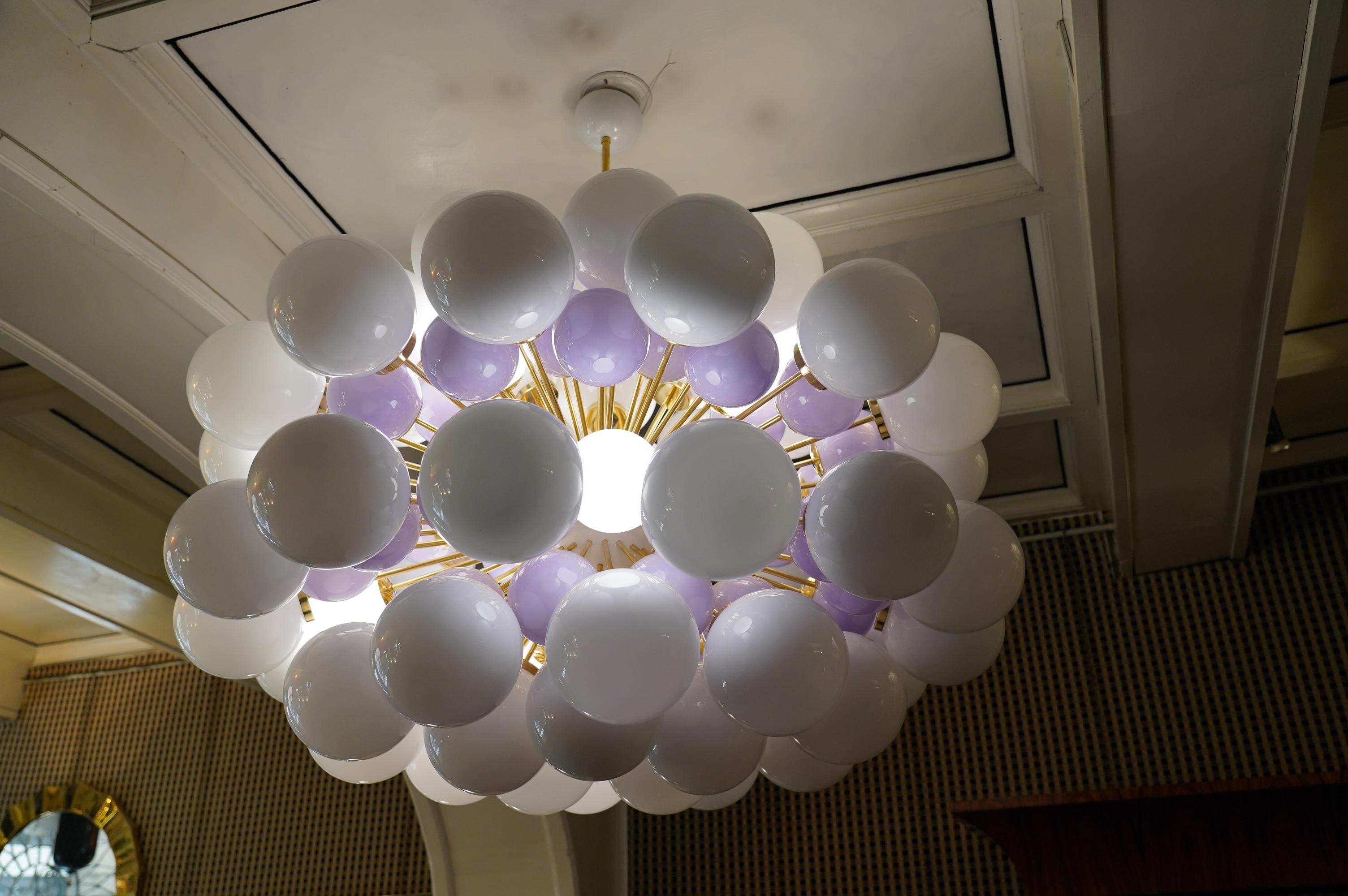 Late 20th Century Murano Midcentury Spherical White and Lilac Glass and Brass Chandelier, 1990