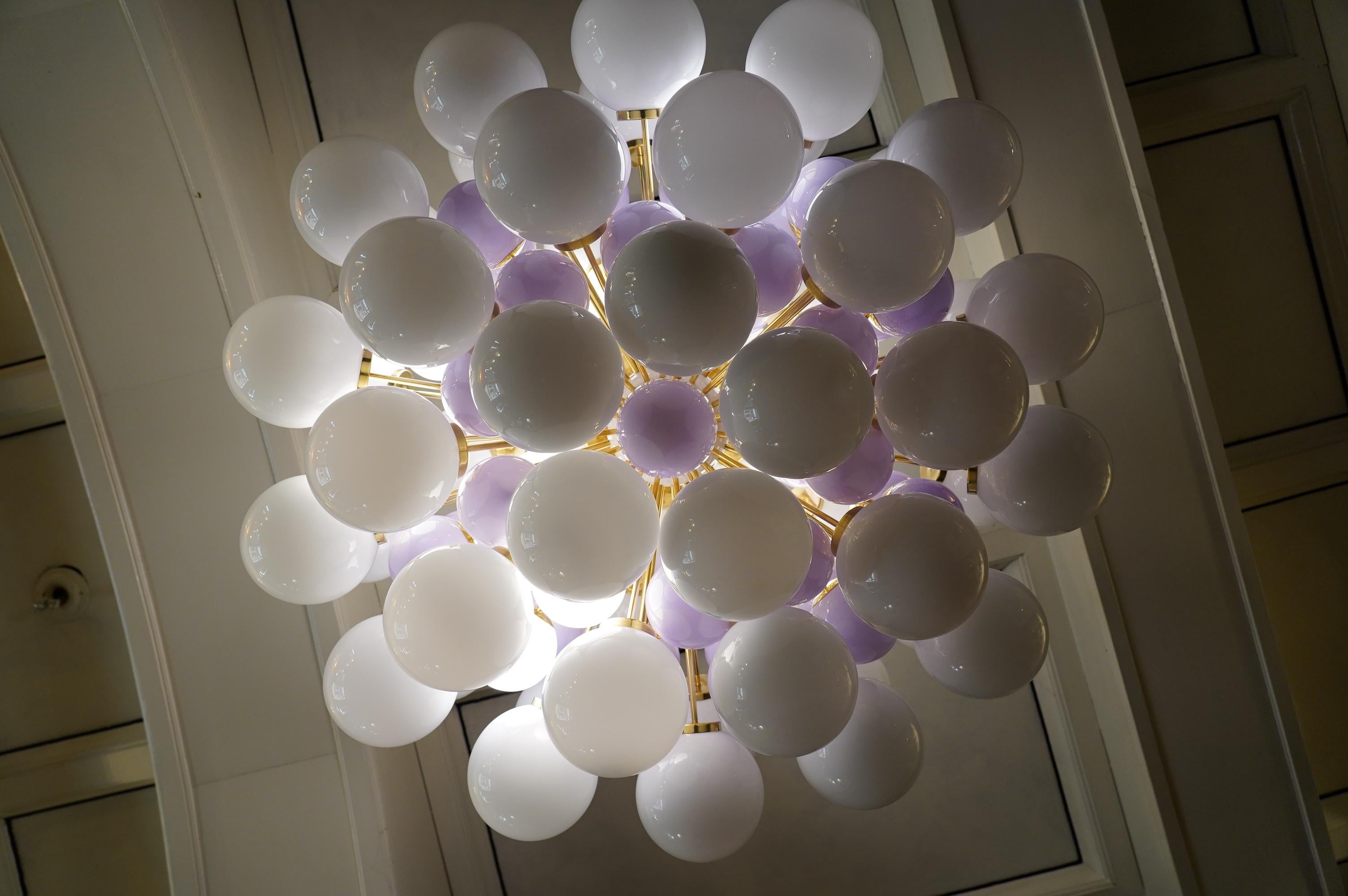 Murano Midcentury Spherical White and Lilac Glass and Brass Chandelier, 1990 3