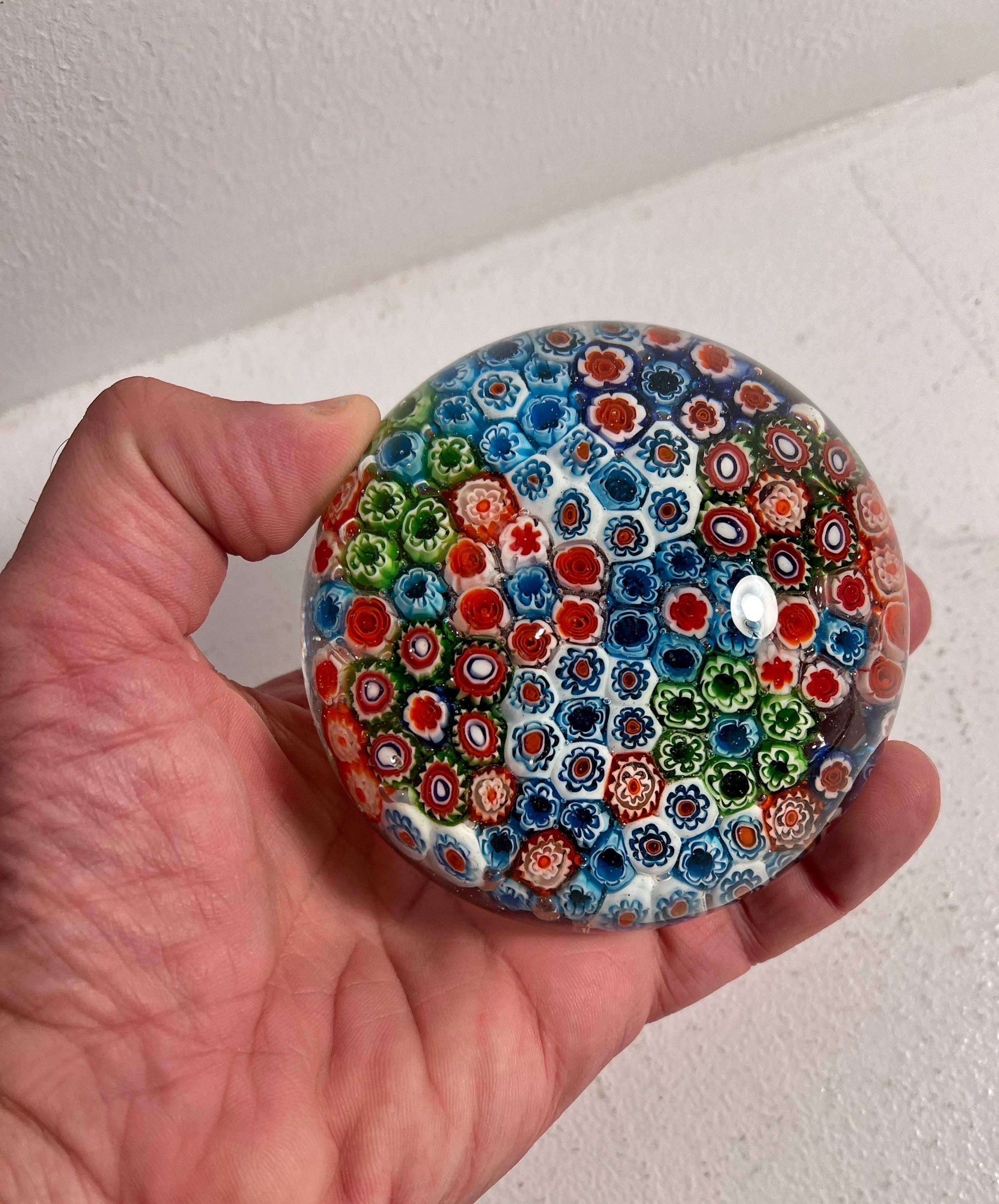 Mid-Century Modern Presse-papier en verre d'art 