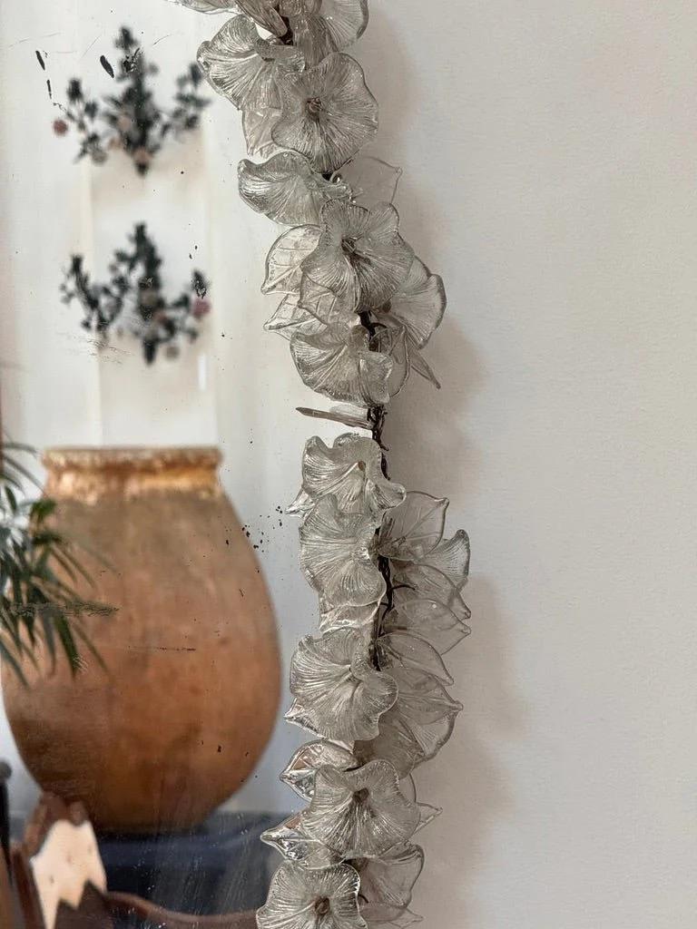 20ième siècle Murano Mirror rimmed with hand-blown flowers , c. 1950 en vente