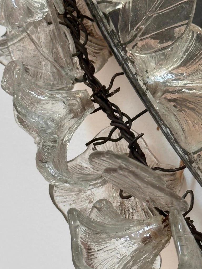 Miroir Murano Mirror rimmed with hand-blown flowers , c. 1950 en vente