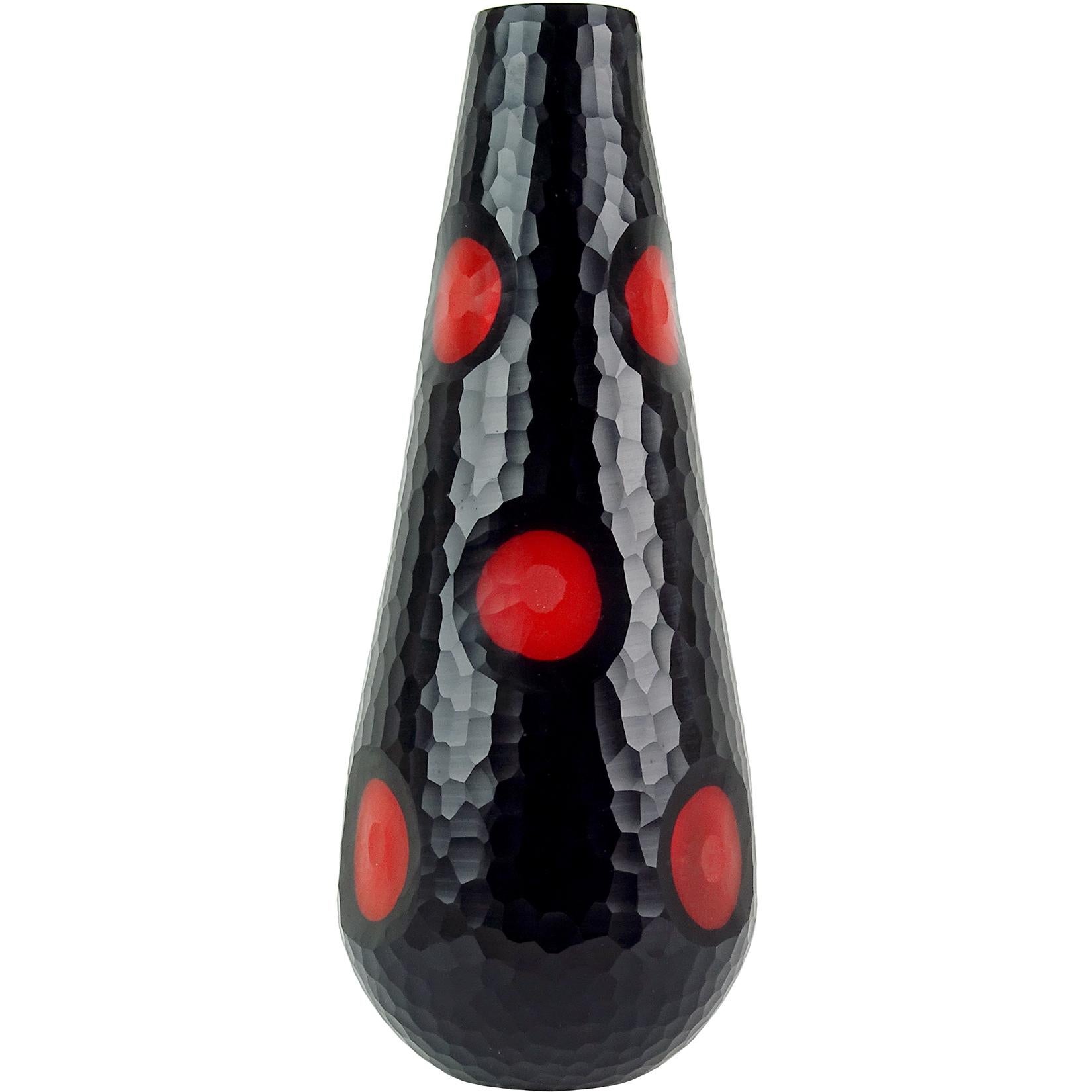 Murano Modern Carved Black over Red Italian Art Glass Sculptural Flower Vase In Good Condition For Sale In Kissimmee, FL