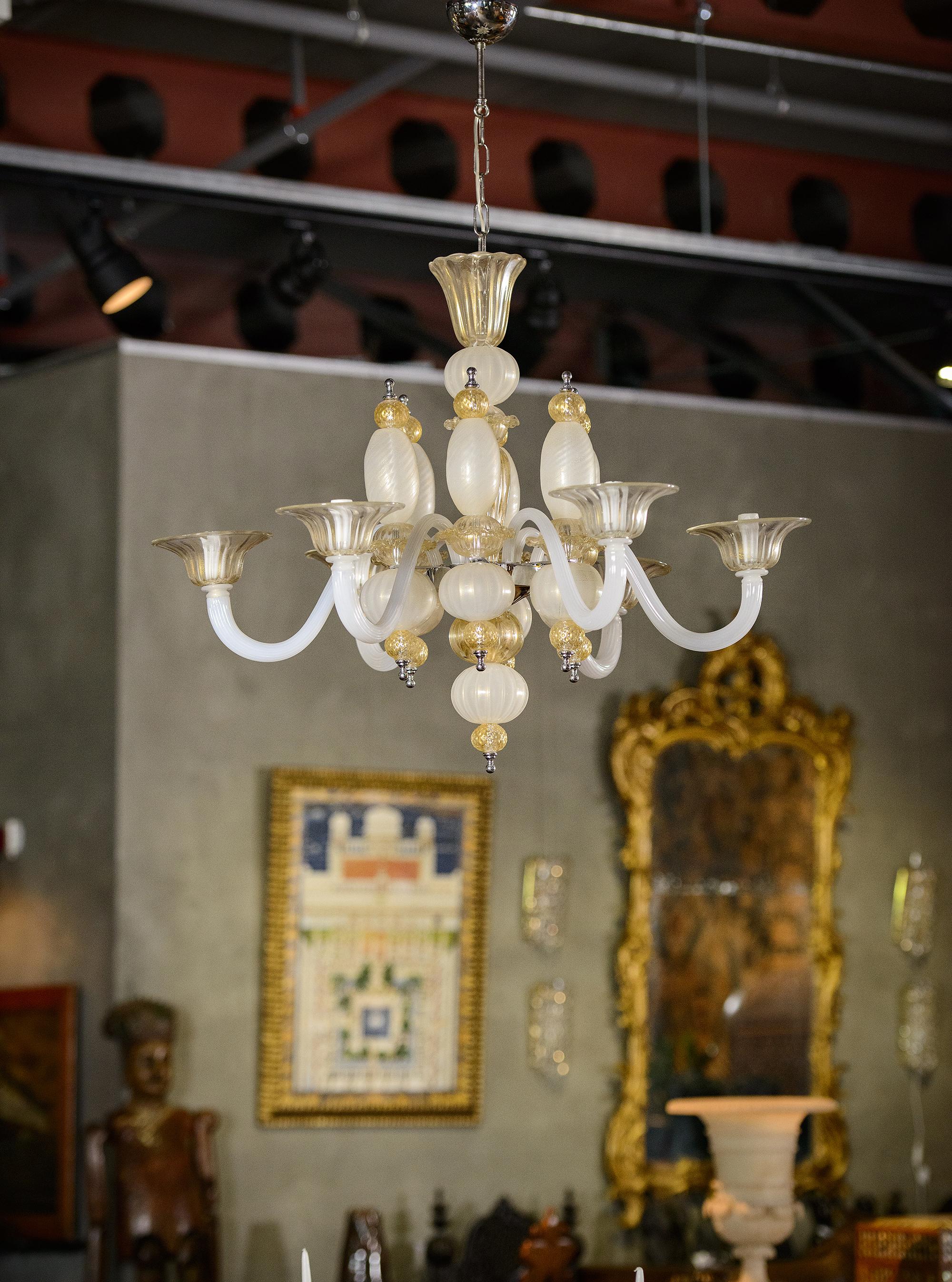 Multi-arm Murano silk and gold glass chandelier, 1960s.