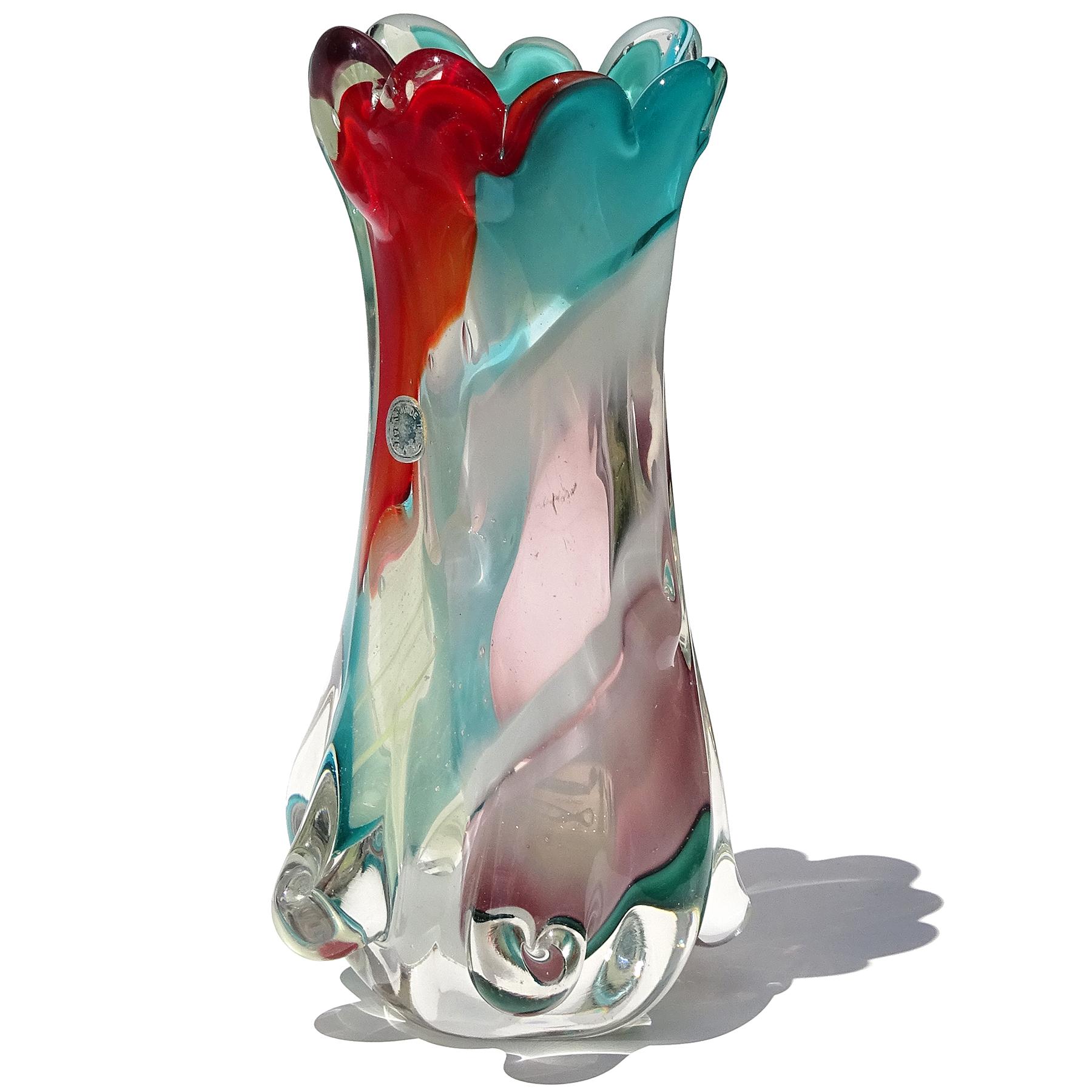 Schöne und ungewöhnliche, Vintage Murano mundgeblasen mehrfarbig, gemalt Stil italienische Kunst Glas Blumenvase. Die Vase hat die Form eines Baumstamms, mit gezacktem Rand und gezogenem Glas am Boden der Vase. Das blaue Label 
