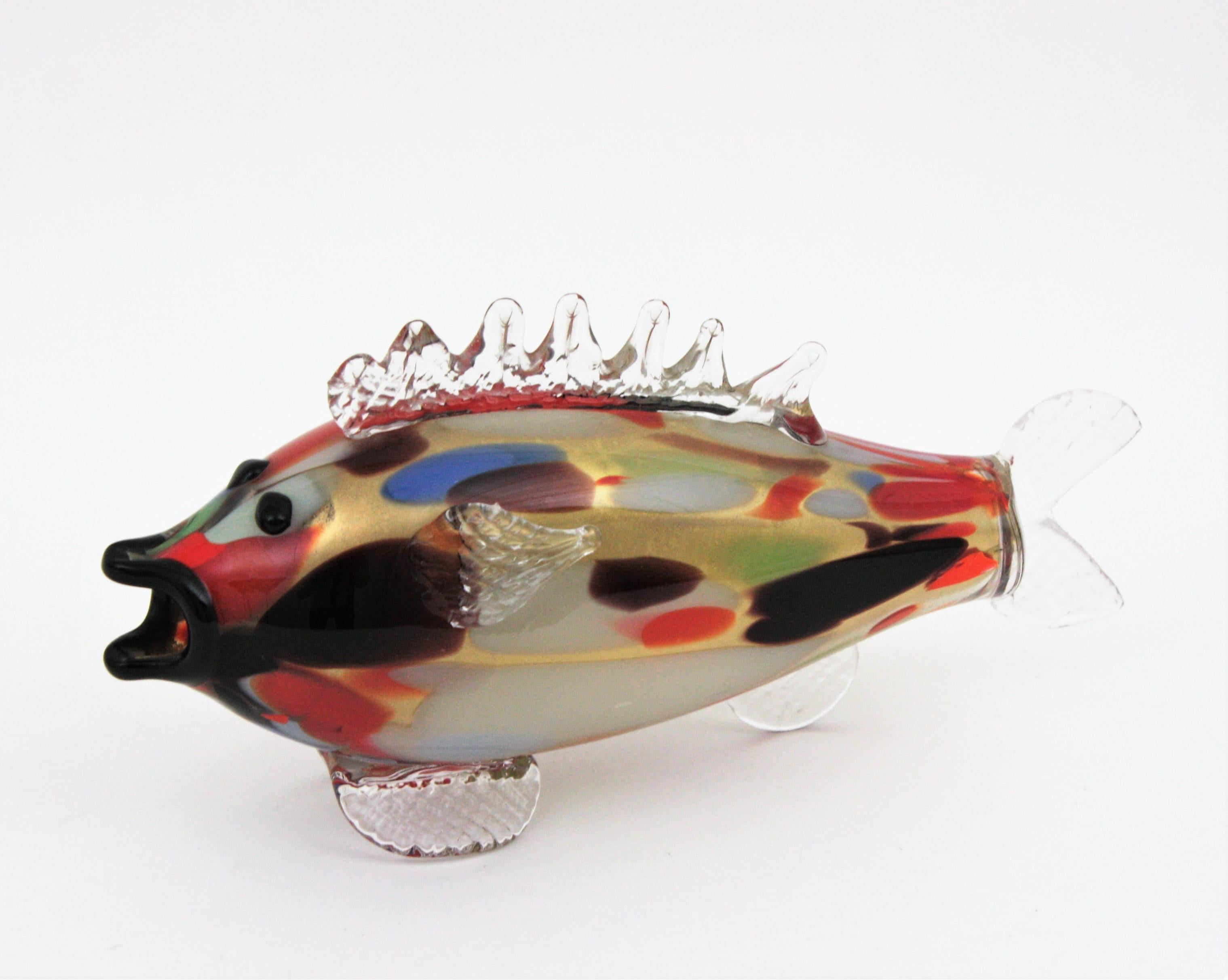 Murano Multicolor Goldflecken Kunstglas Fisch Sculpure / Briefbeschwerer, 1950er Jahre im Angebot 1