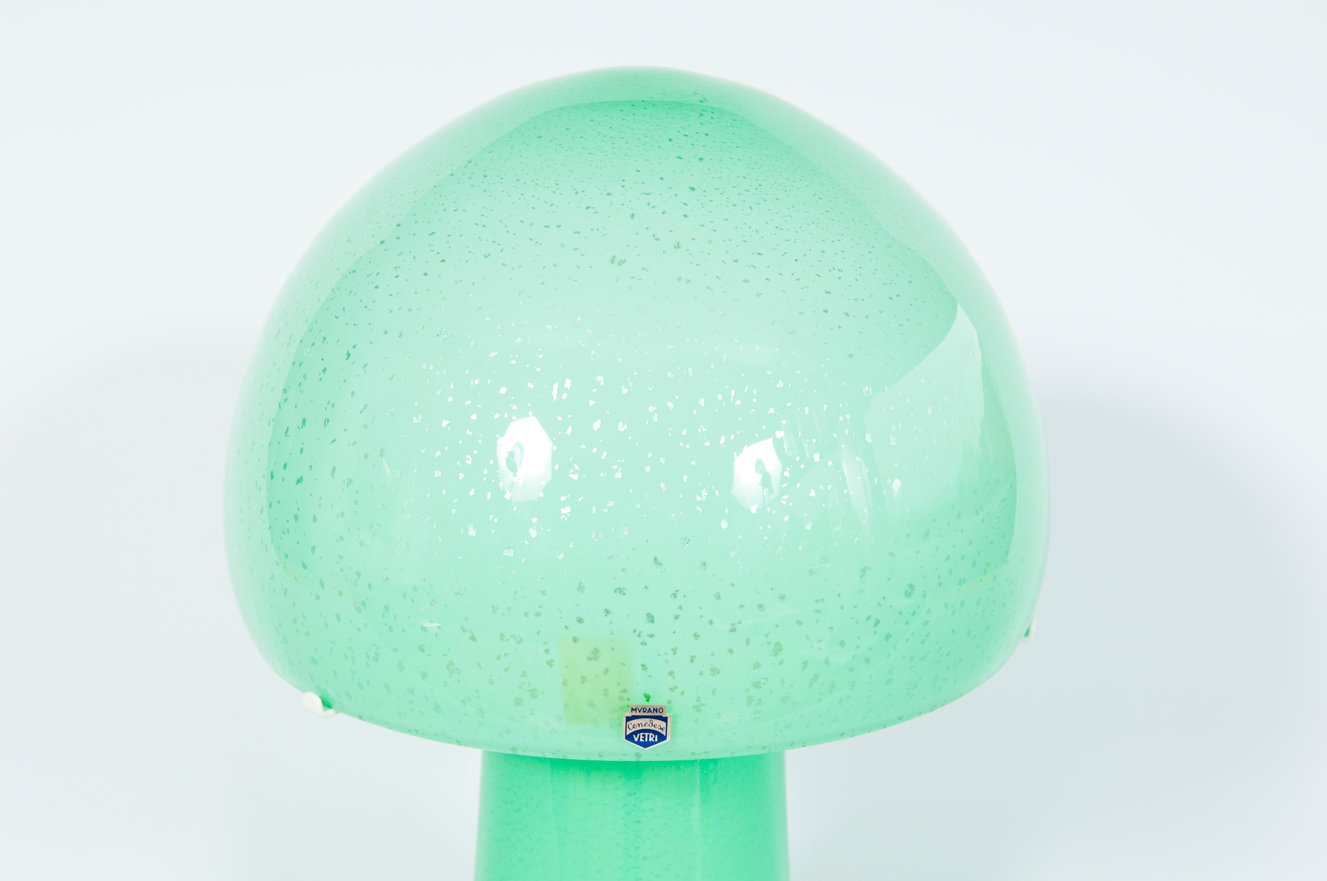 Fin du 20e siècle Lampe champignon de Murano par Cenedese avec feuille d'argent et enveloppe vert émeraude en vente