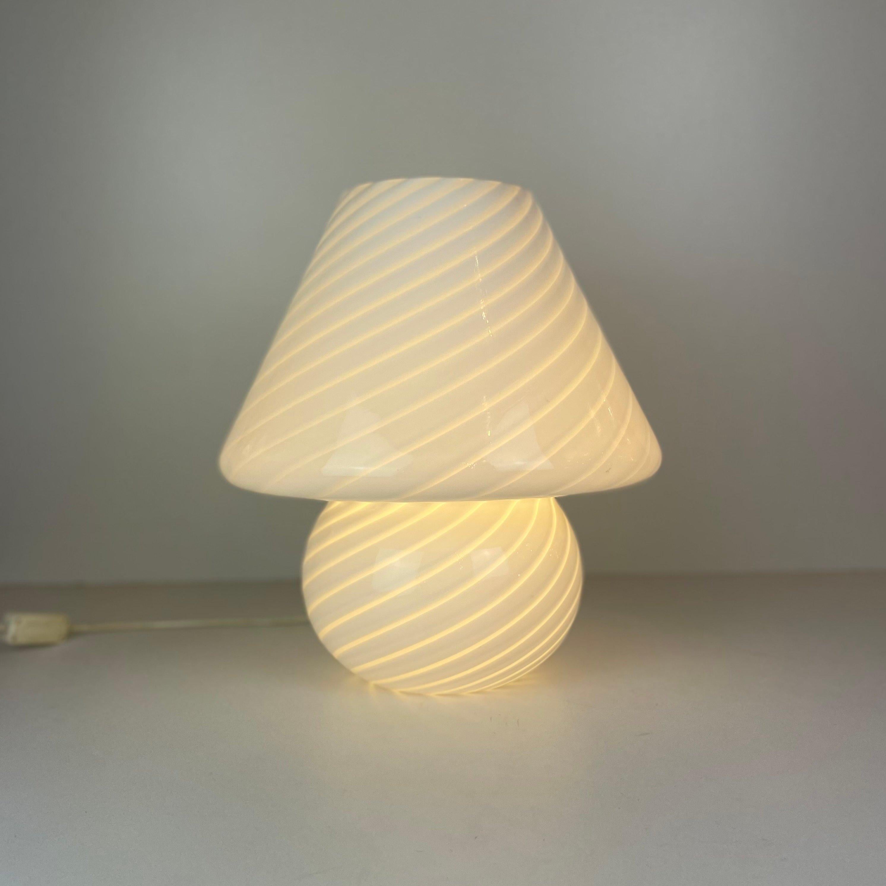 Murano Mushroom Table Lamp, 1970s For Sale 3