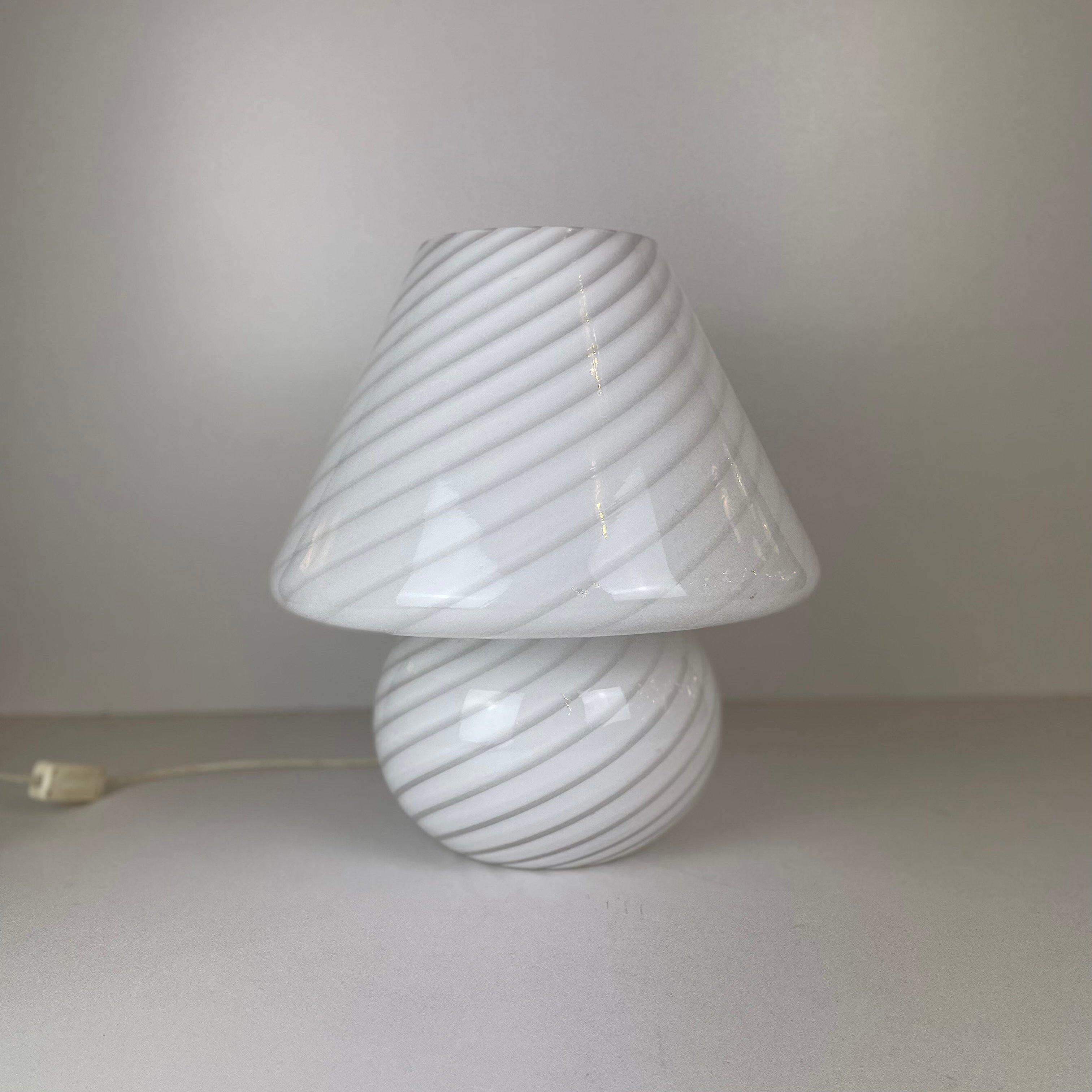 Murano Mushroom Table Lamp, 1970s For Sale 10