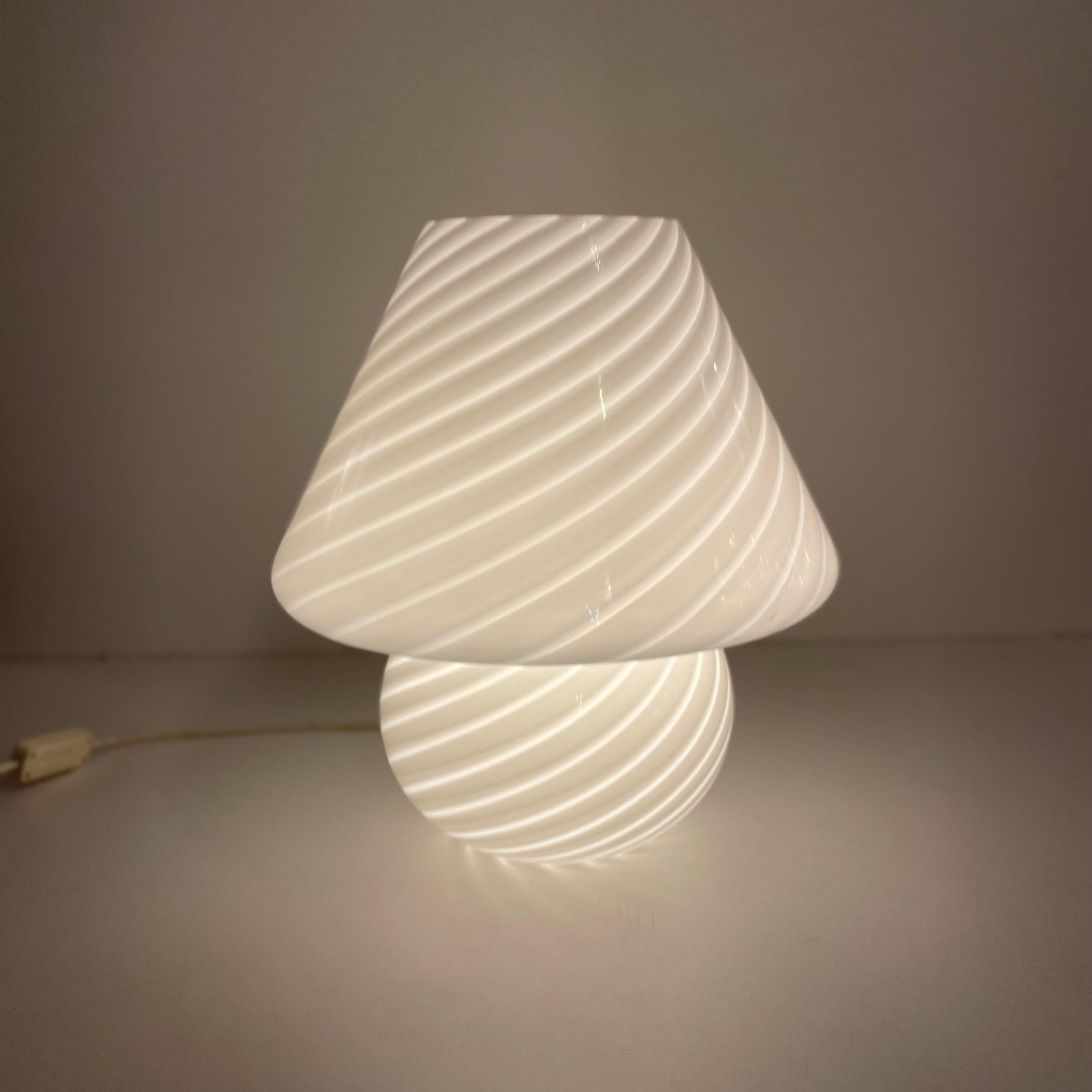 Murano Mushroom Table Lamp, 1970s For Sale 1