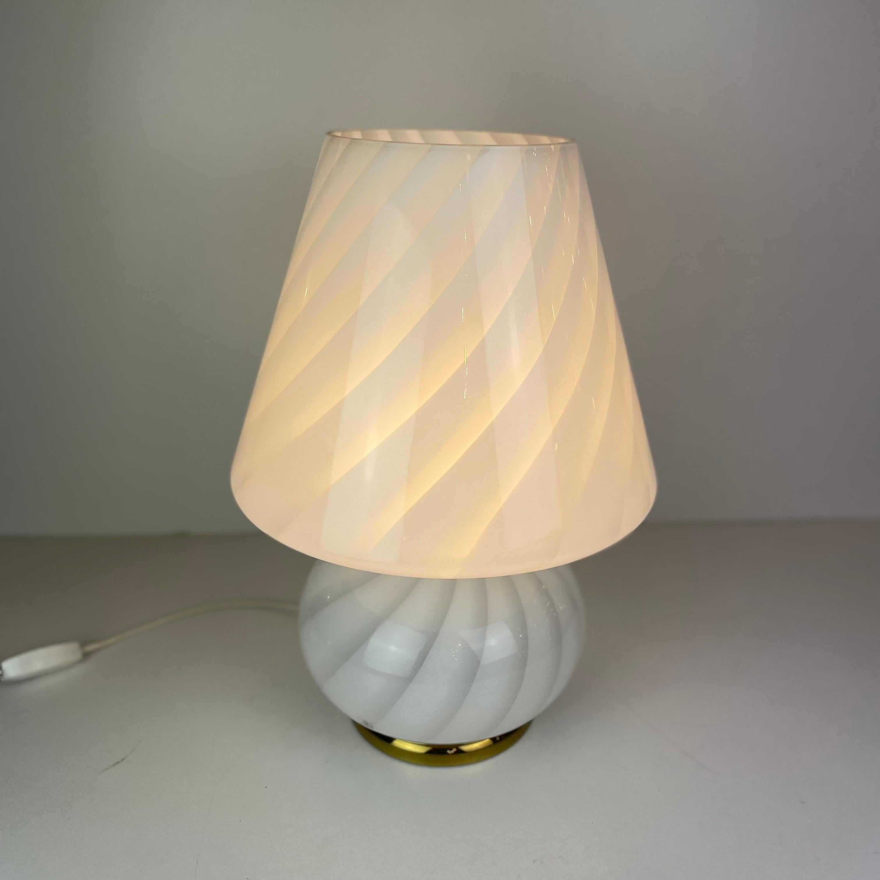 Murano Mushroom Table Lamp, 1980s In Fair Condition For Sale In Brussel, BE