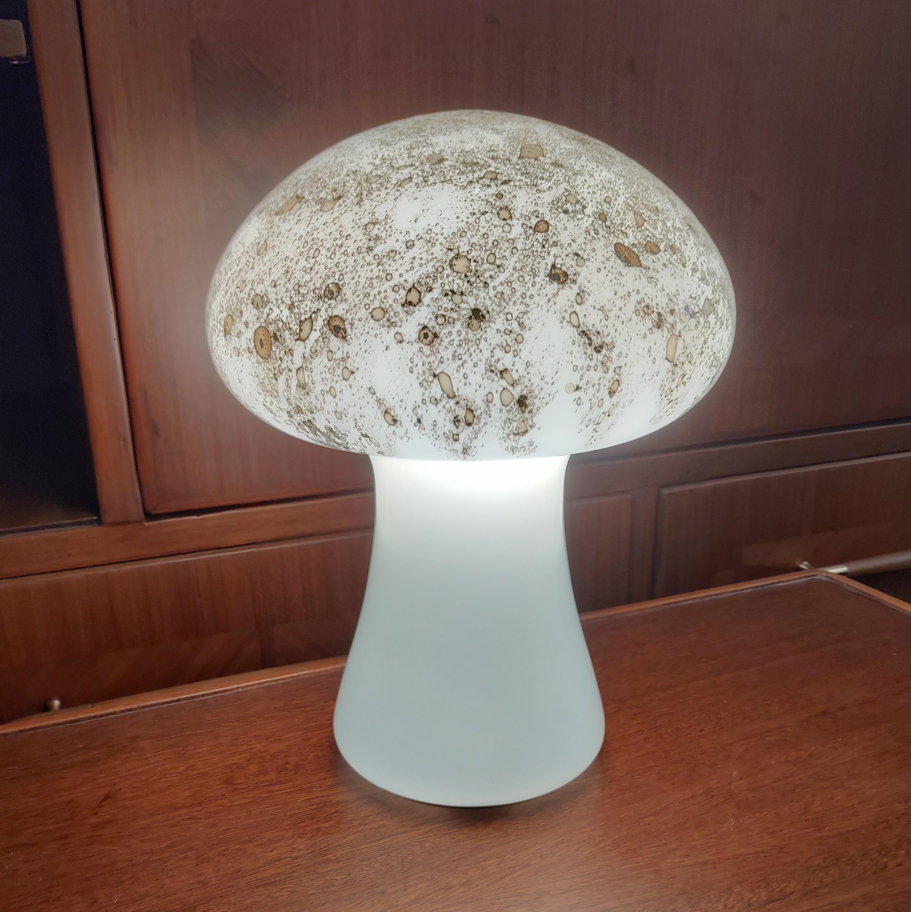 20th Century Murano Mushroom Table Lamp Opaline Whithe & Gold Italy For Sale