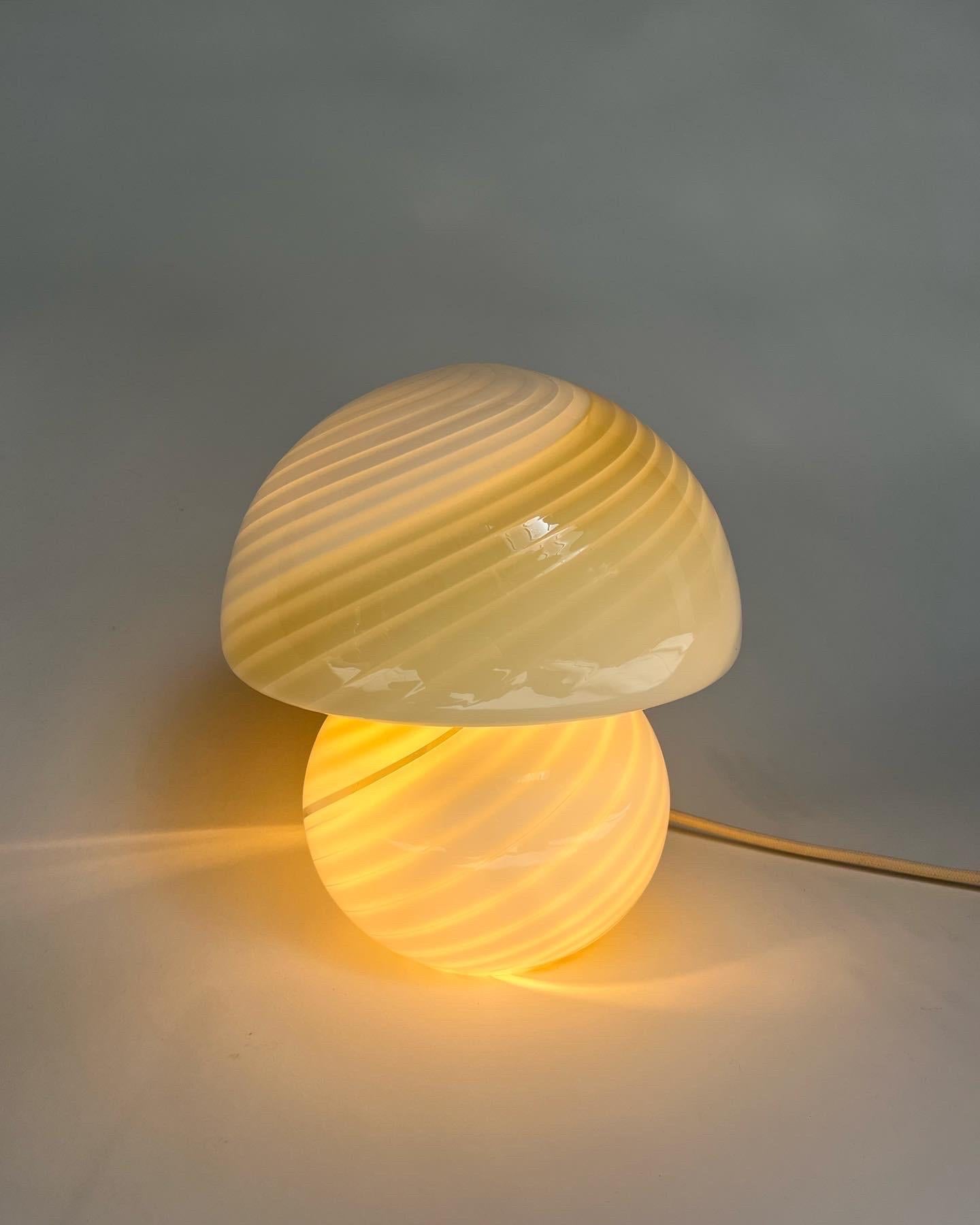 Murano Mushroom Table Lamp Swirl Glass Cream White, Italy, 1970s In Good Condition In Basel, BS