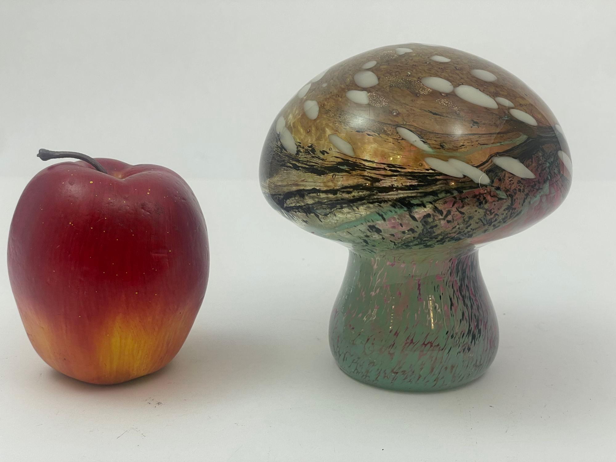 Italian Murano Mushroom Toadstool Art Glass Paperweight Green Gold and Pink 1980s For Sale