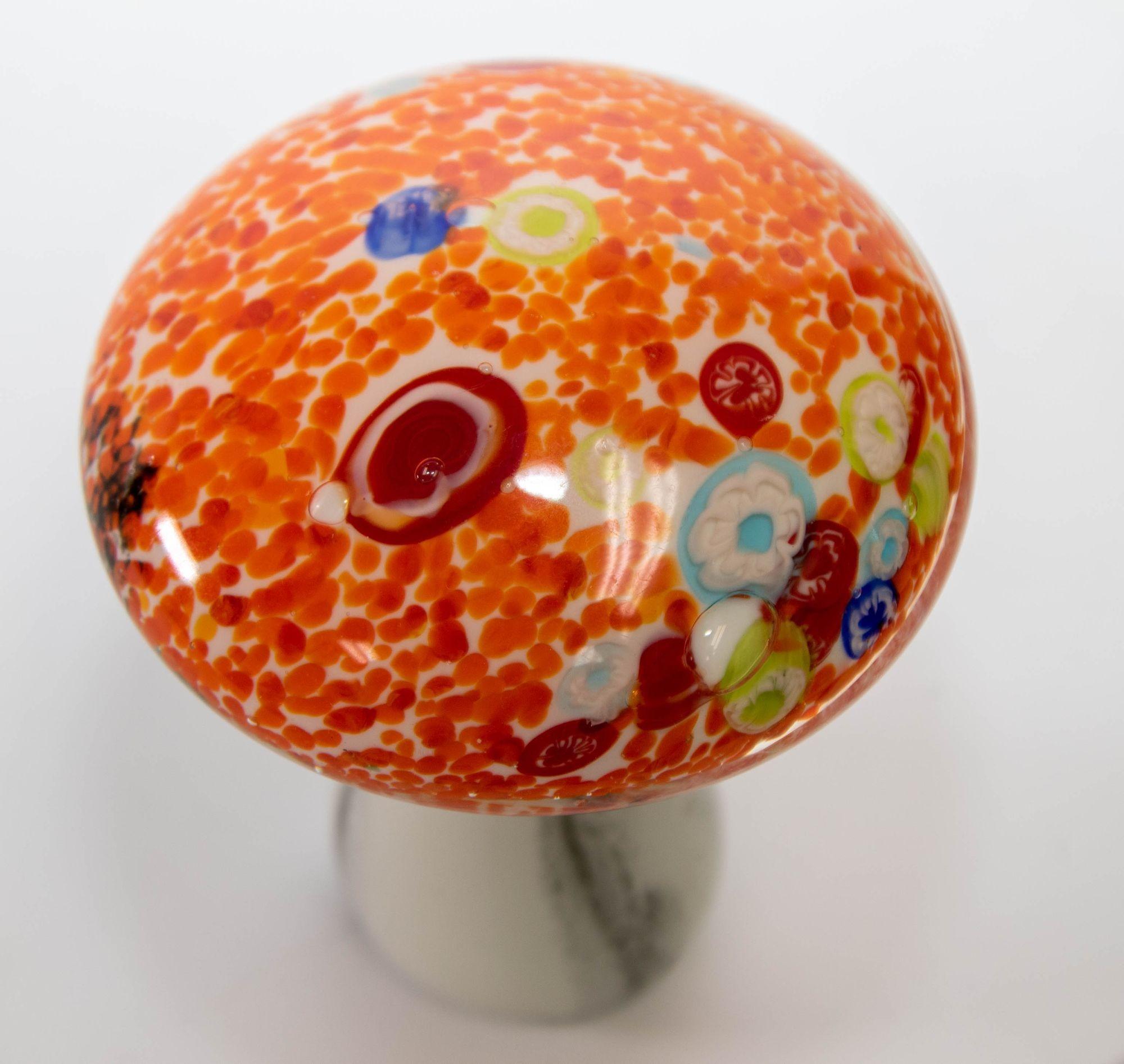 Presse-papiers d'art en verre de Murano orange champignon toadstool des années 1980 en vente 2